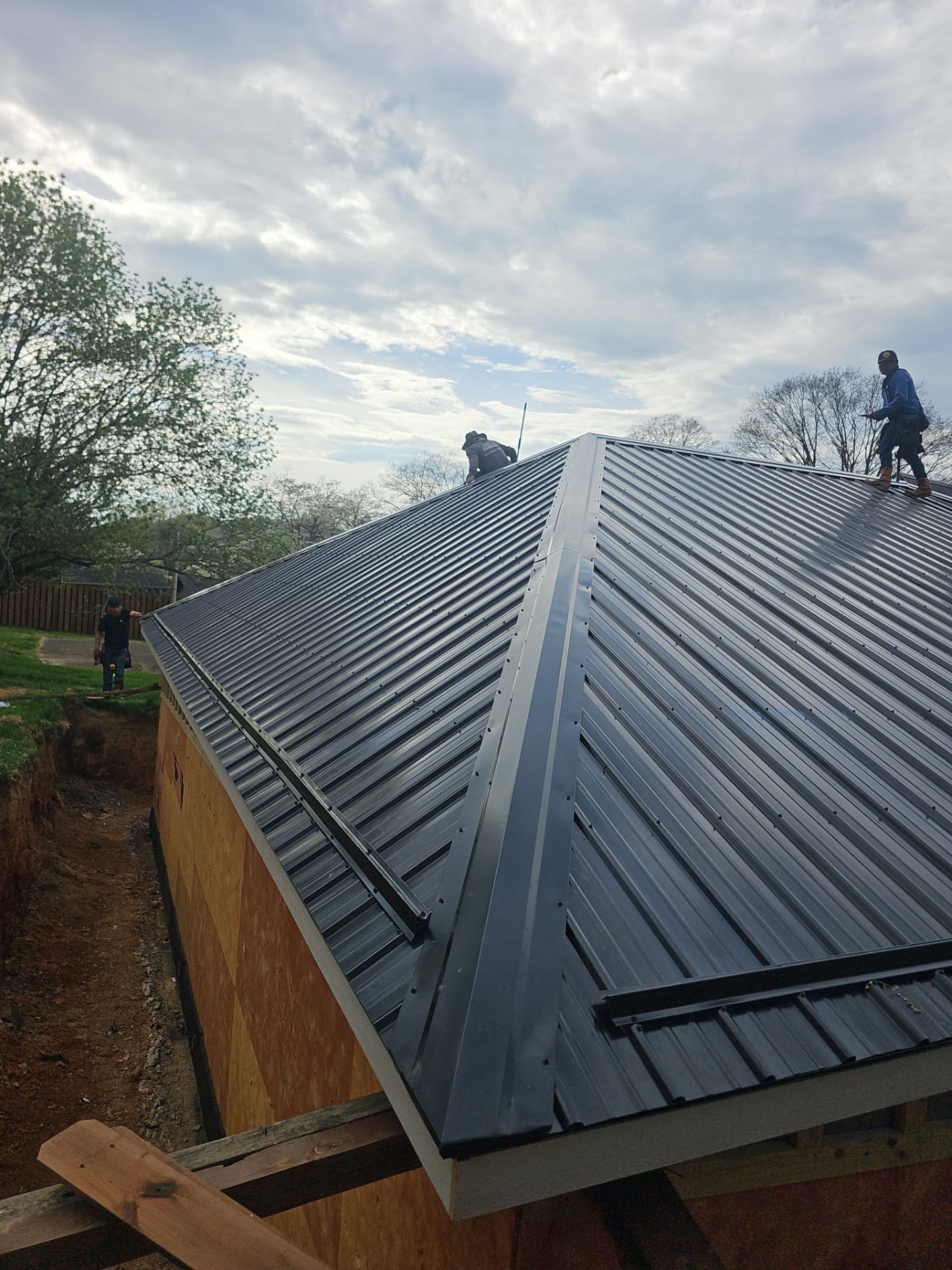 Daniels Garage by Omnia Roofing