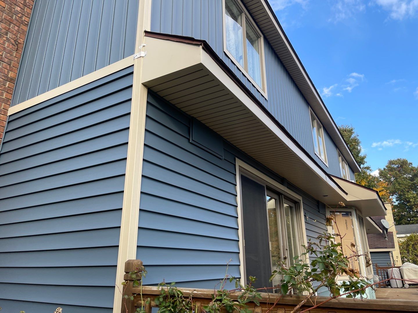 CertainTeed Monogram D5 Pacific Blue + Cedar Impression Shake Driftwood Blend & Pacific Blue + CertainTeed Board & Batten Pacific Blue by 180 Contractors