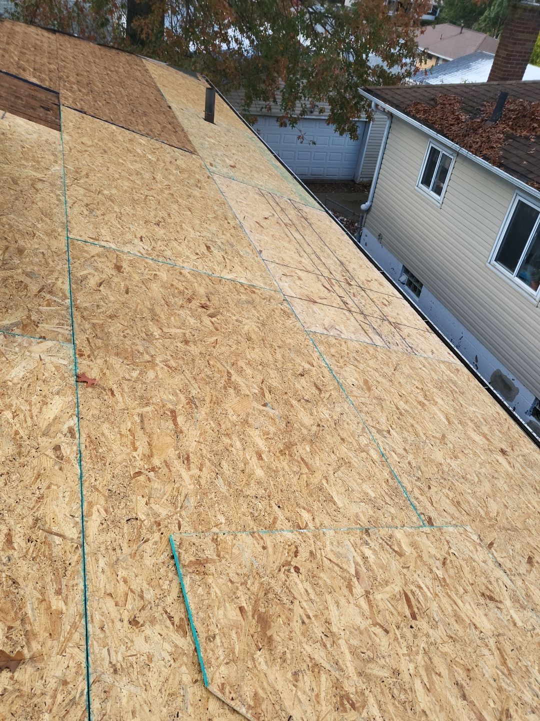 ATLAS PINNACLE COLOR: OYSTER SHELL DRIP EDGE: WHITE by Eagle Eye Roofing