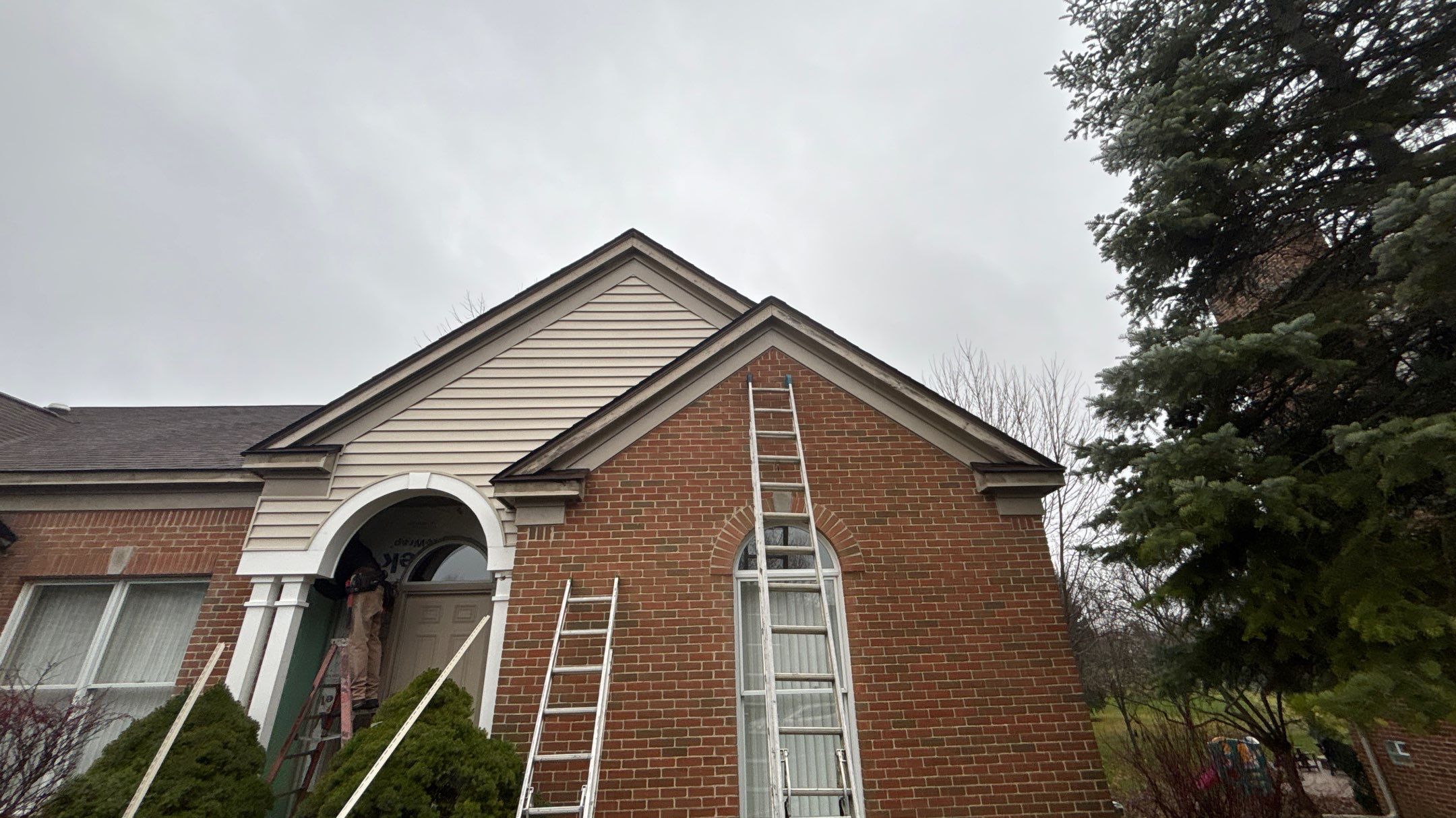 Siding Replacement using Alside Charter Oak D4.5" by 180 Contractors