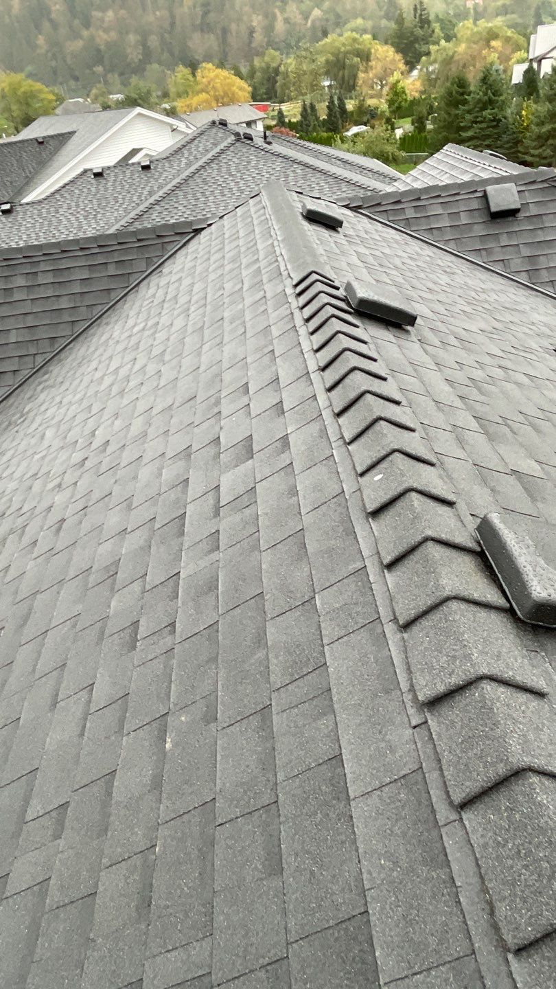 Residential Roofing Installation using OC Oakridge shingles with prolok accent roofs by Top Notch Roofing Inc