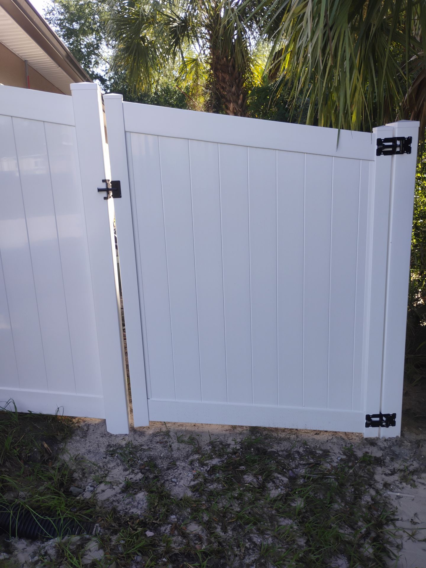 Vinyl Privacy Fence and Double Gate Installation in North Port by True Fence LLC