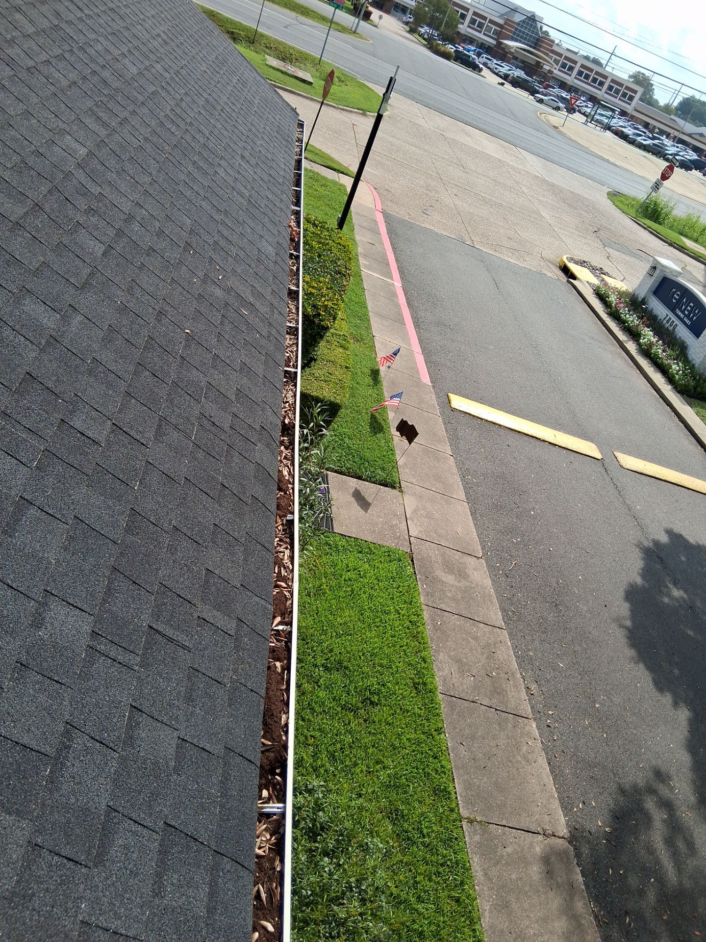 HOA gutter cleaning before