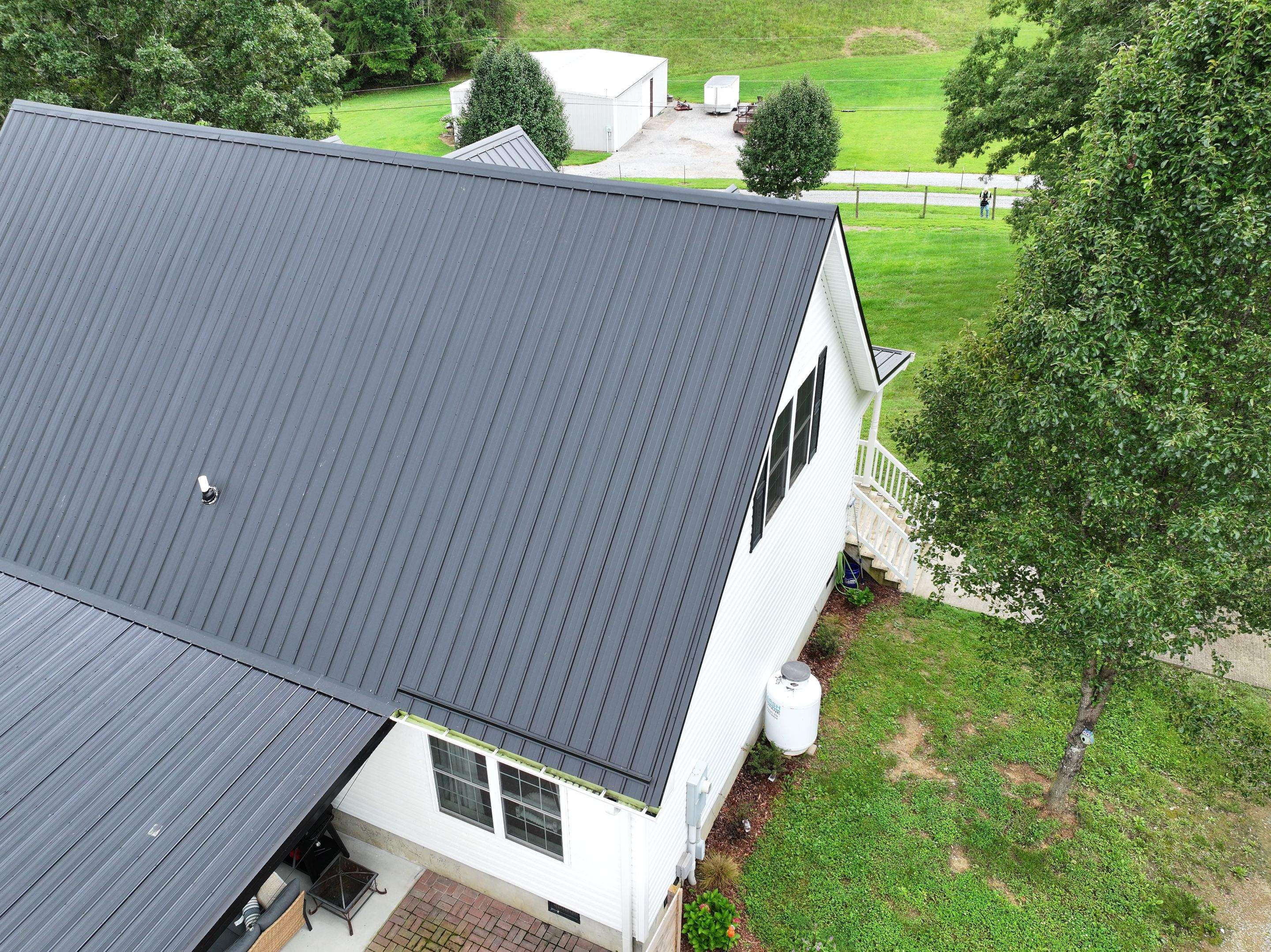 Wine Residence by Omnia Roofing