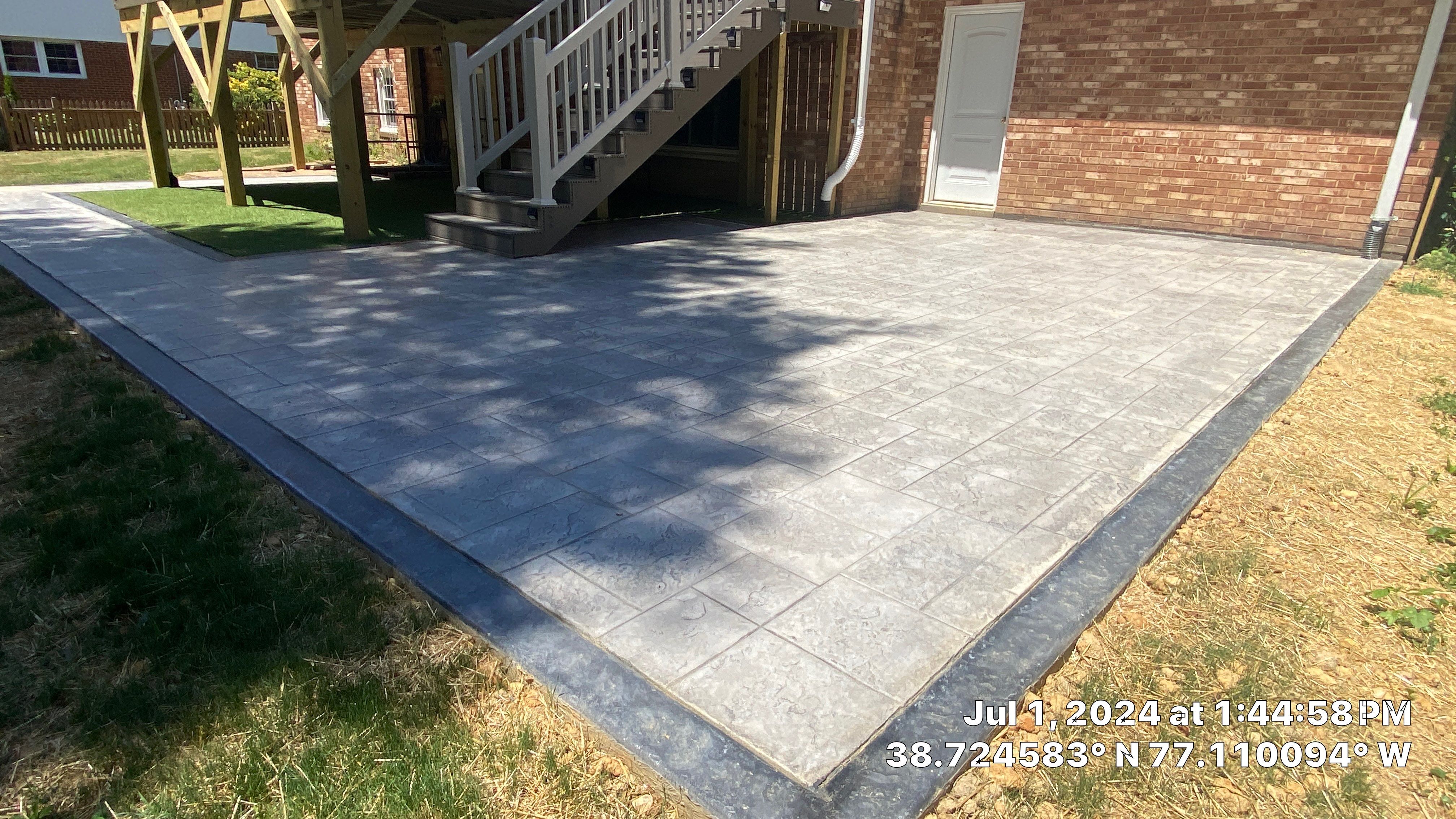 Deck & stamping patio   by Jesus Master Handyman LLC 