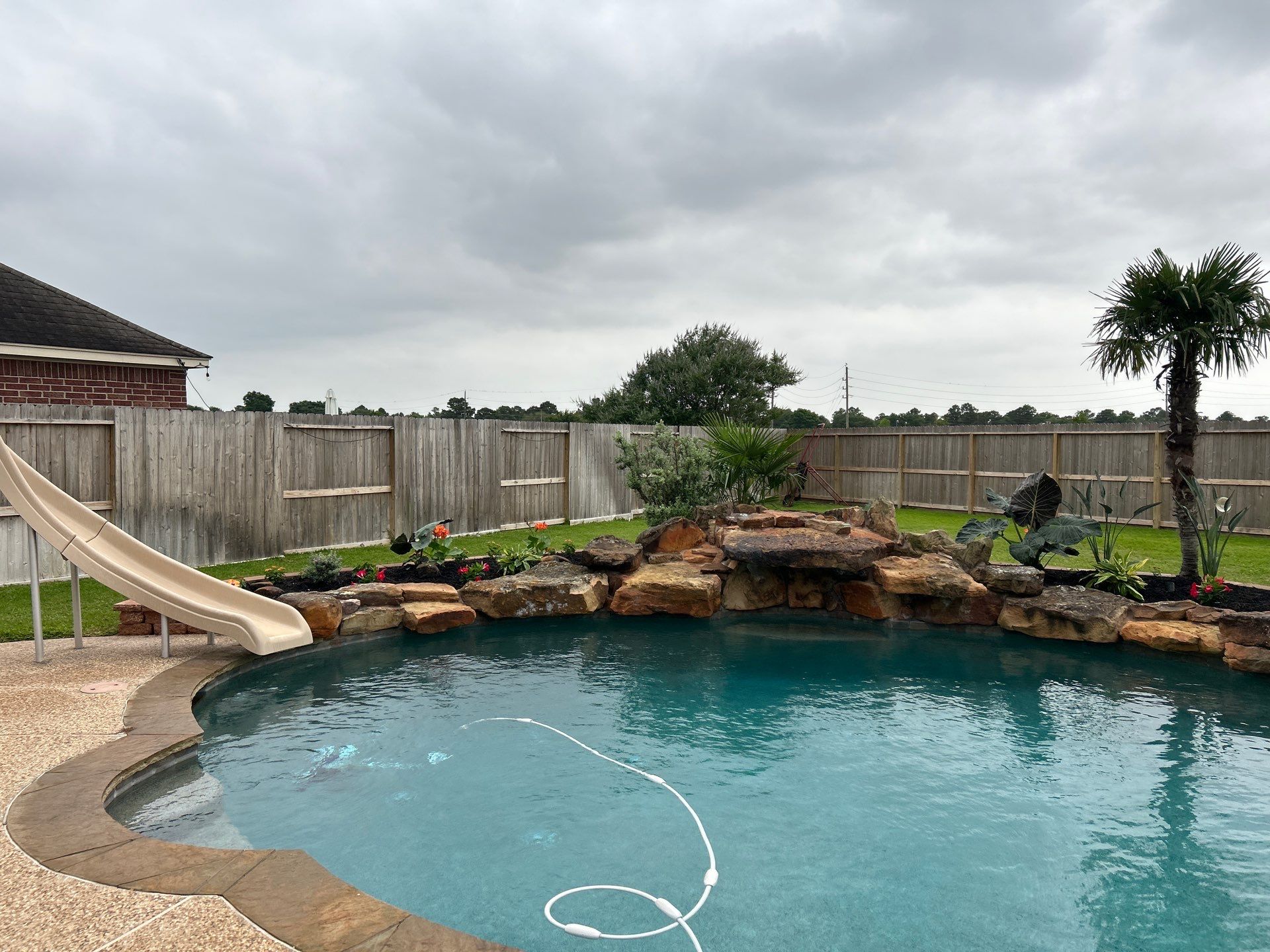 🌿 Larry Caudillo’s Poolside Landscape Revamp by Texas Urban Elements