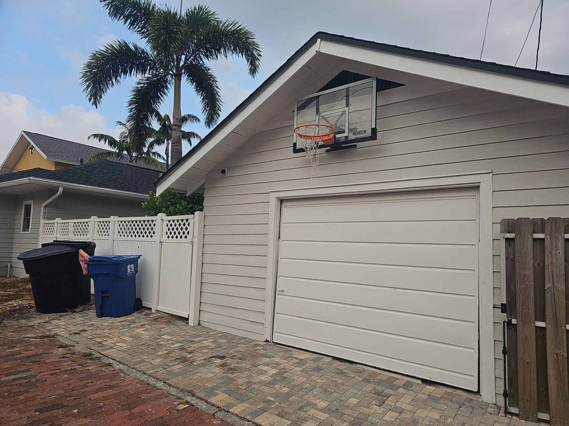 Project in St. Petersburg 33704 by Mitchell Roofing Company LLC 