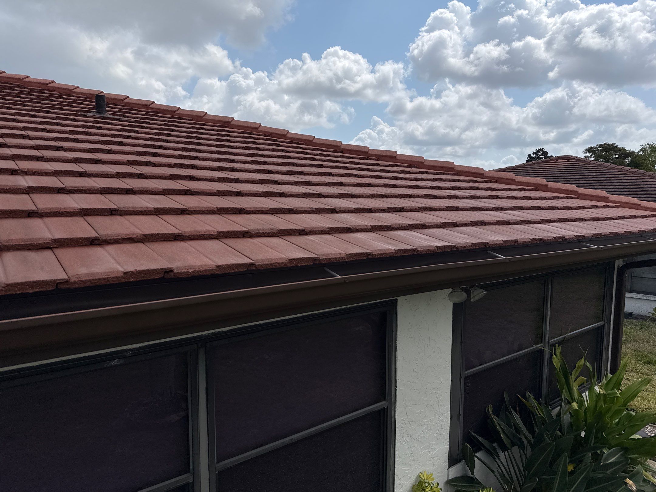 Tile Roof Cleaning – Vivenda at Bradenton I (Same-Day Service & Facebook Review) by Sunshine AquaWash