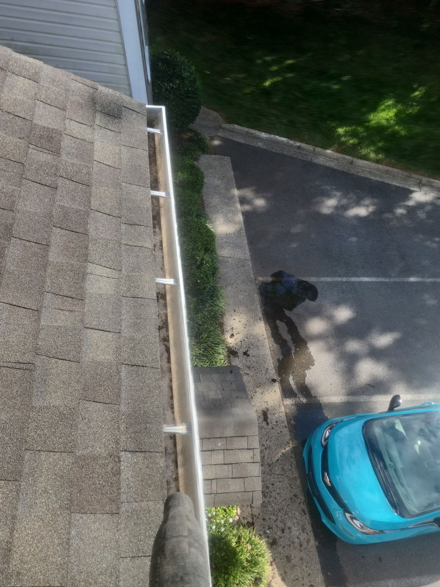 HOA gutter cleaning after photo.
