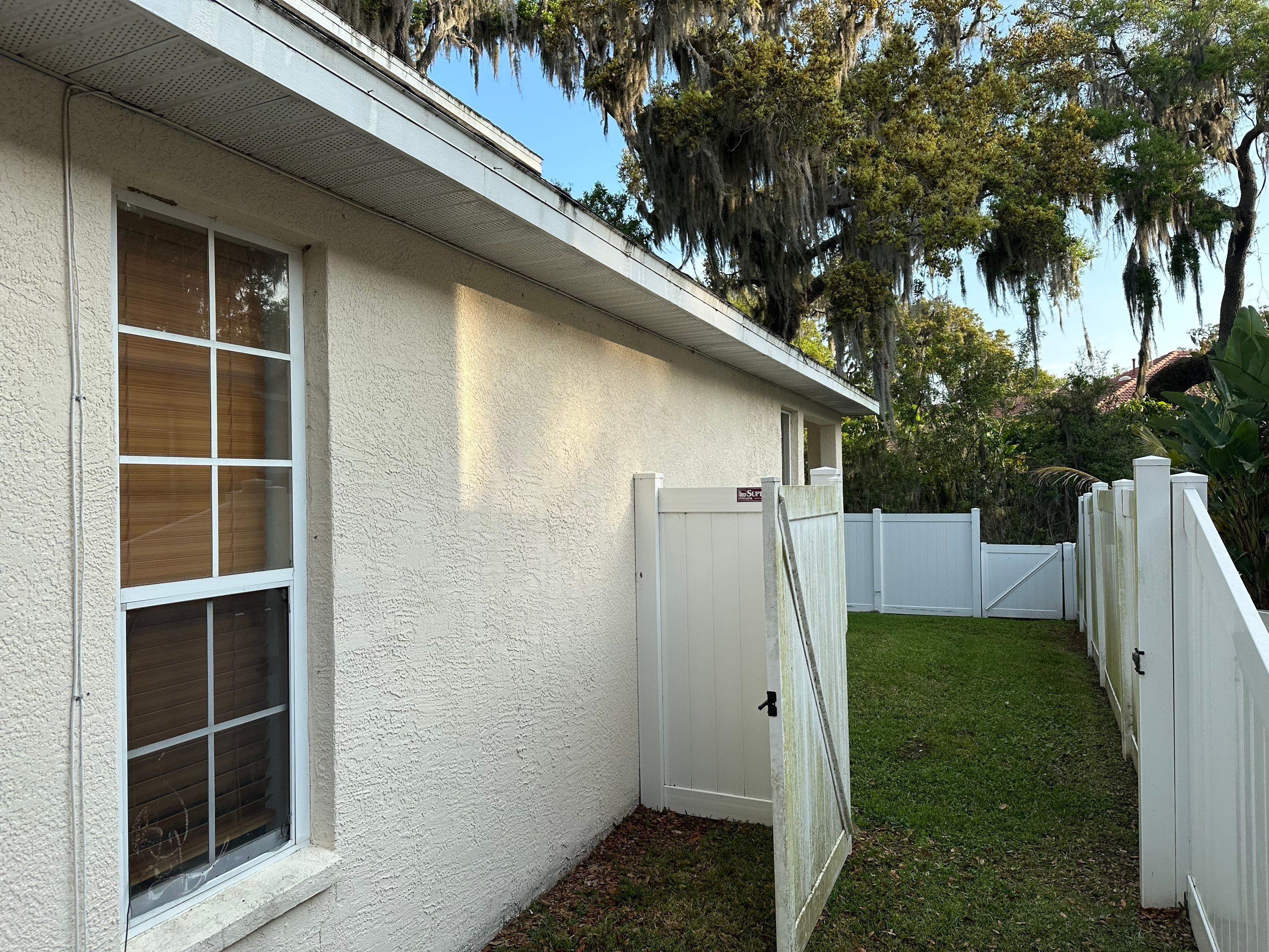 House Wash, Vinyl Fence, Patio, Driveway & Sidewalk Cleaning in Oakley Place, Ellenton, FL | Sunshine AquaWash by Sunshine AquaWash