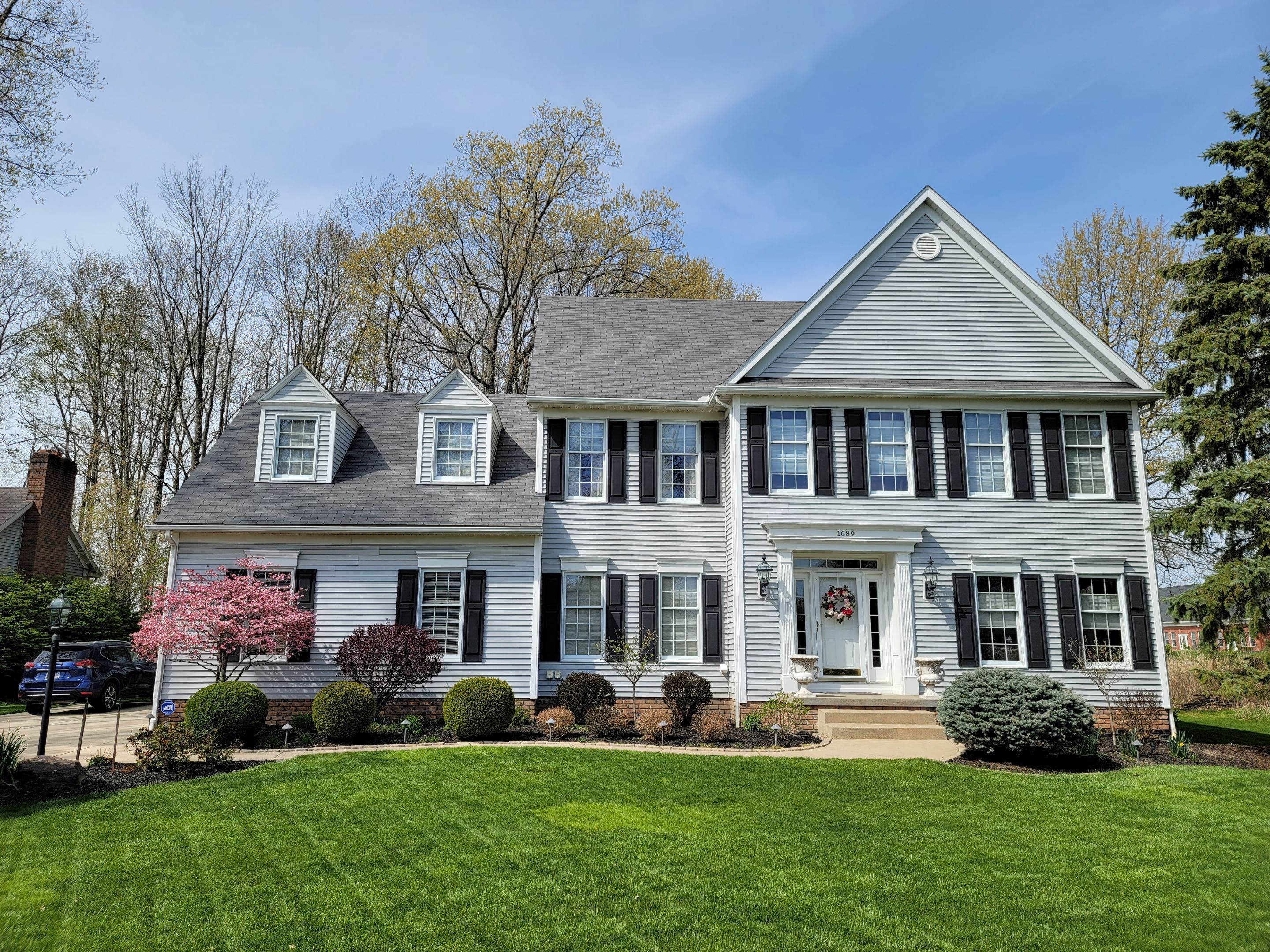 Brand: Atlas Pinnacle Color: Pristine Socthgard Pewter Drip: Black by Eagle Eye Roofing