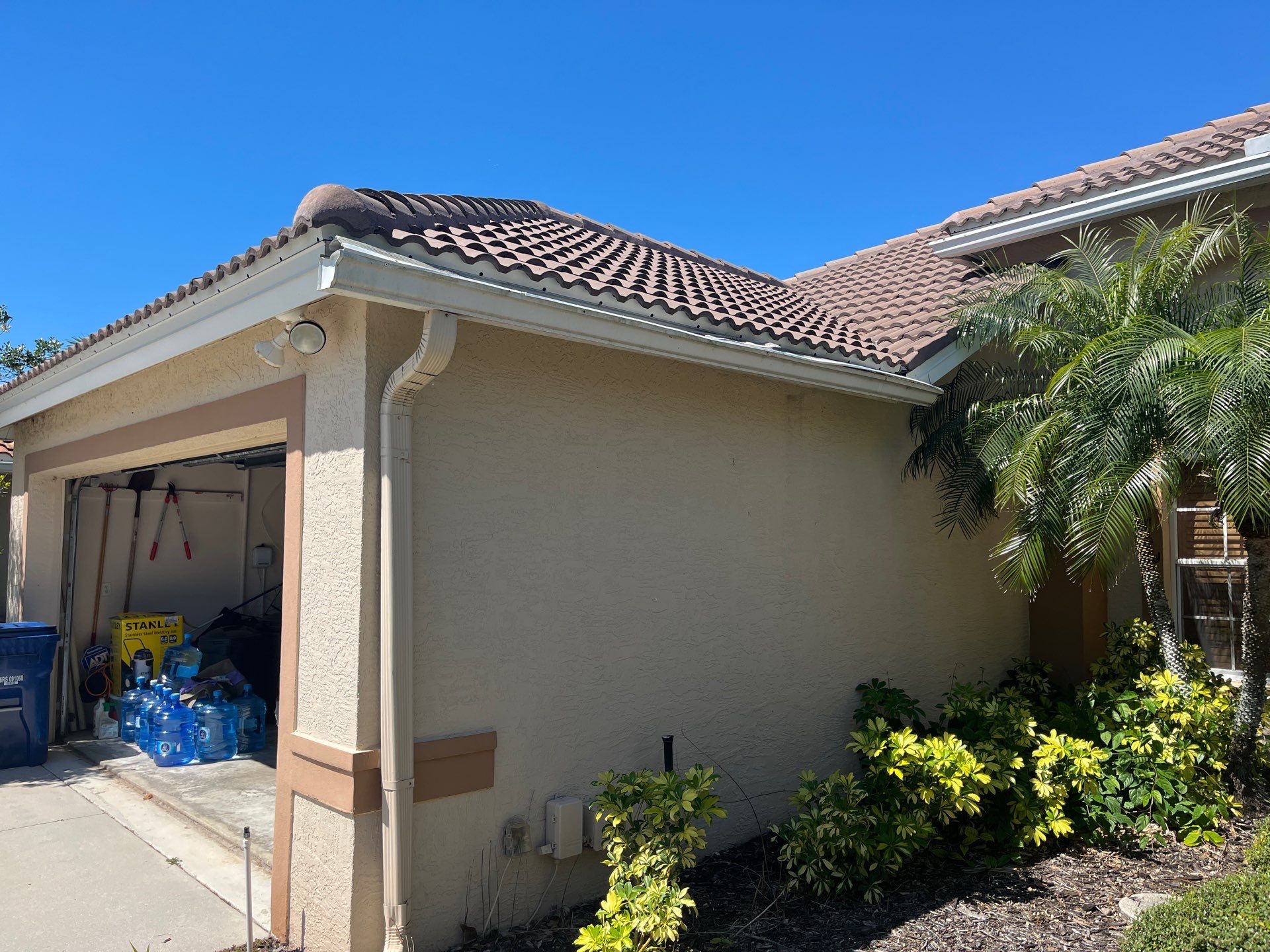 7 inch seamless gutters using K-Style Seamless Gutters in Sarasota FL by Gutter Professors