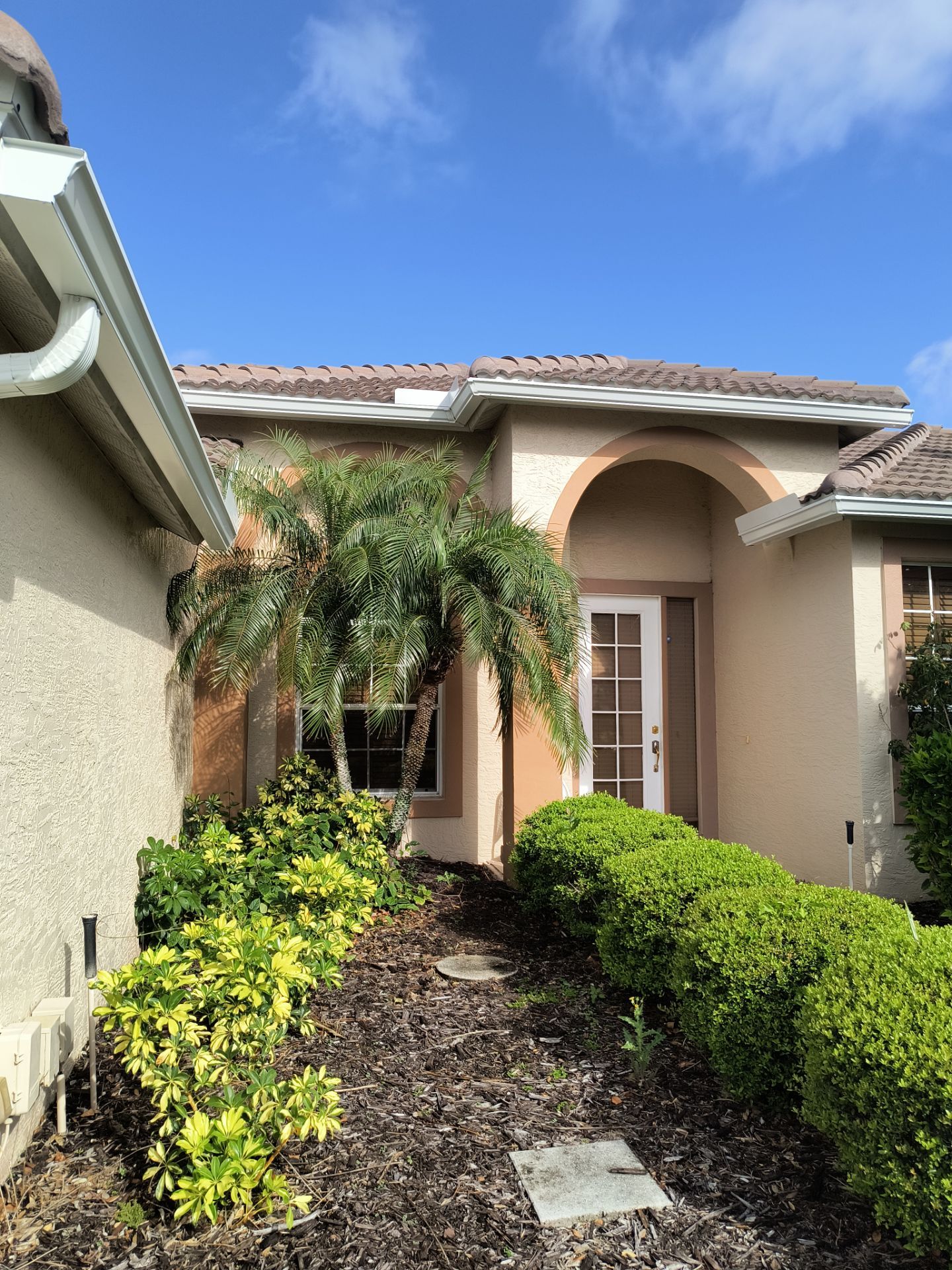 7 inch seamless gutters using K-Style Seamless Gutters in Sarasota FL by Gutter Professors