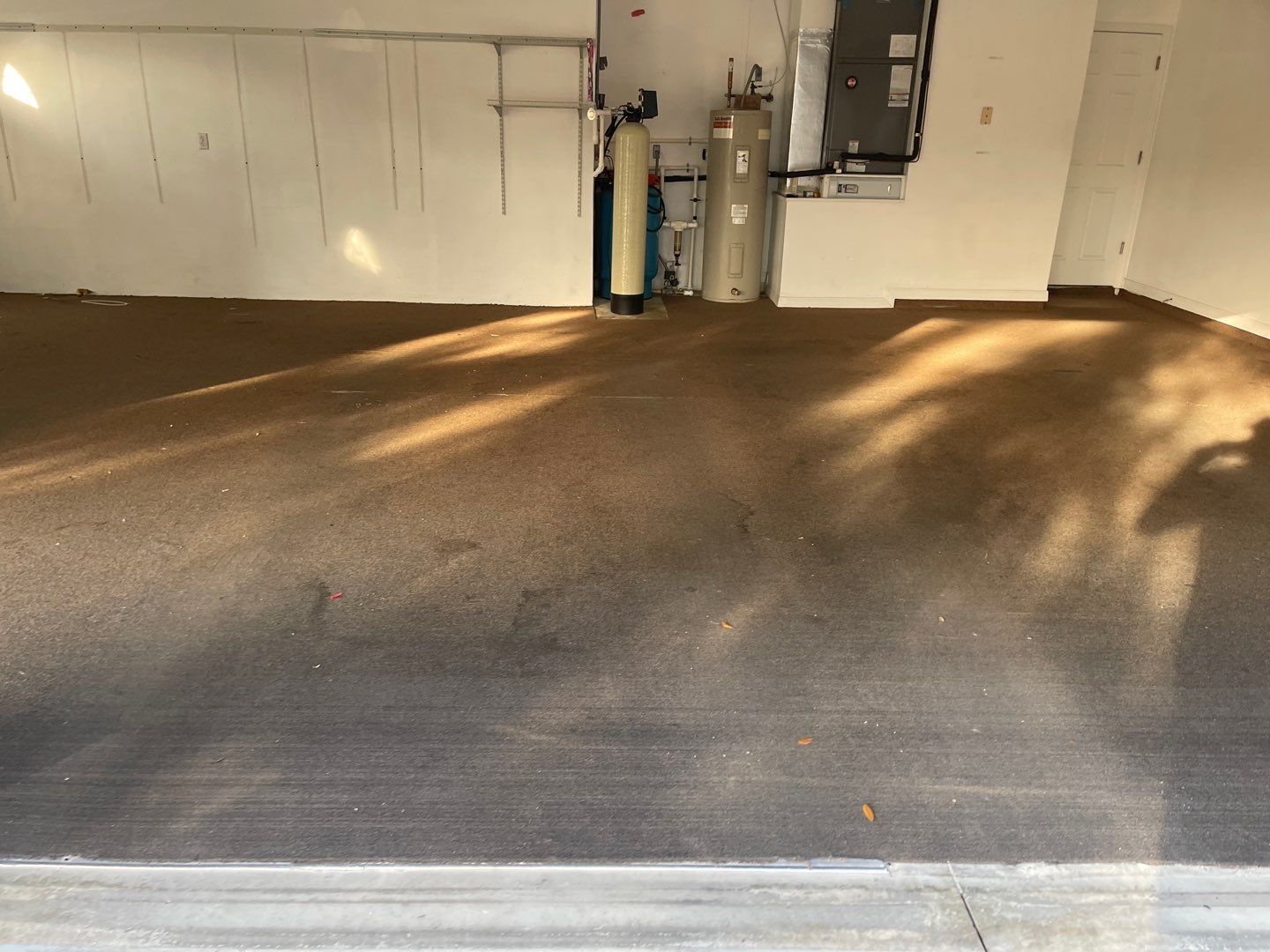 Garage in Hernando, FL with Mount Everest by Cross Creek Concrete Coatings