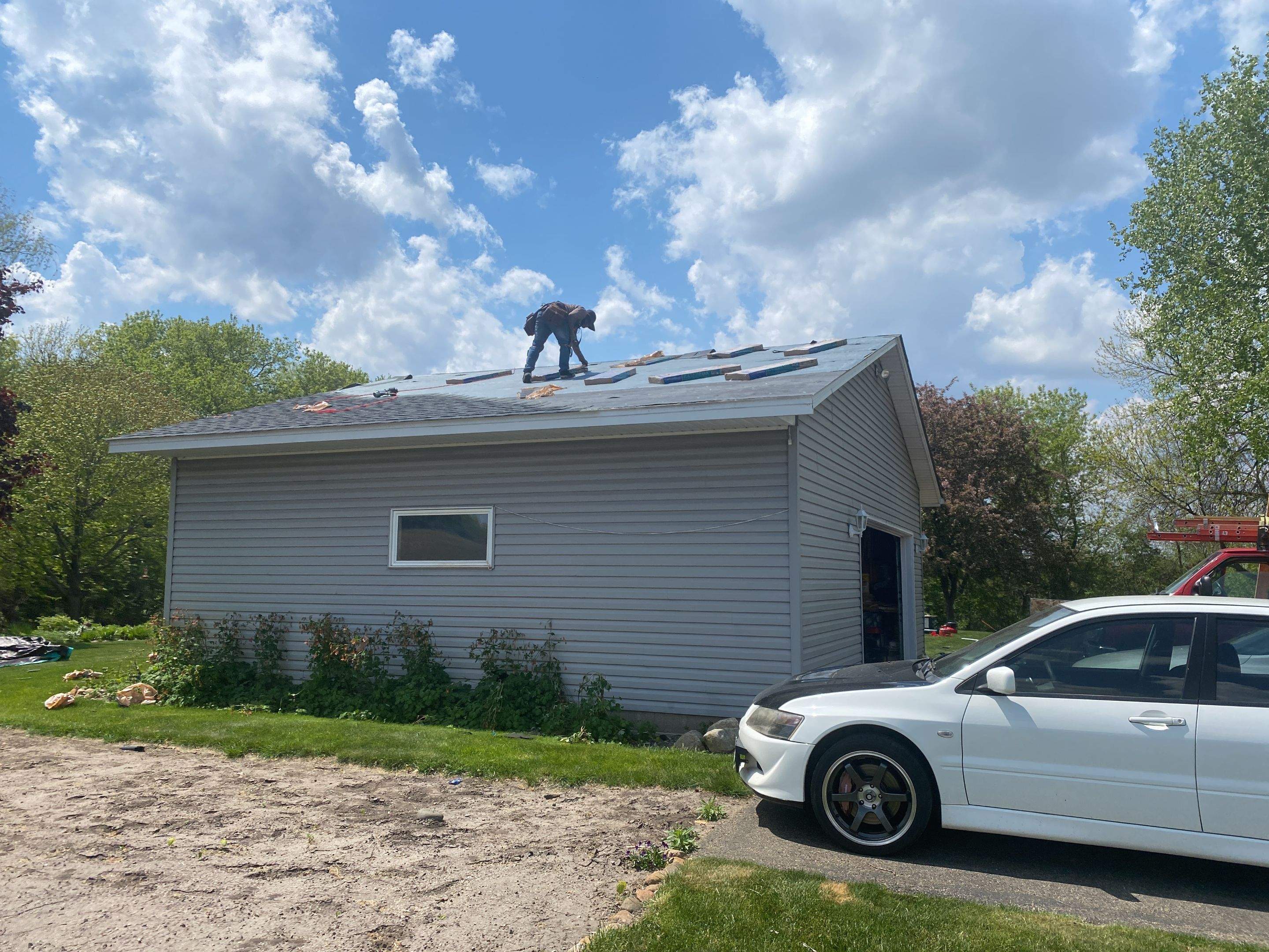 Residential Roofing Installation using Certainteed Landmark Moire Black by MODERN EXTERIOR SYSTEMS