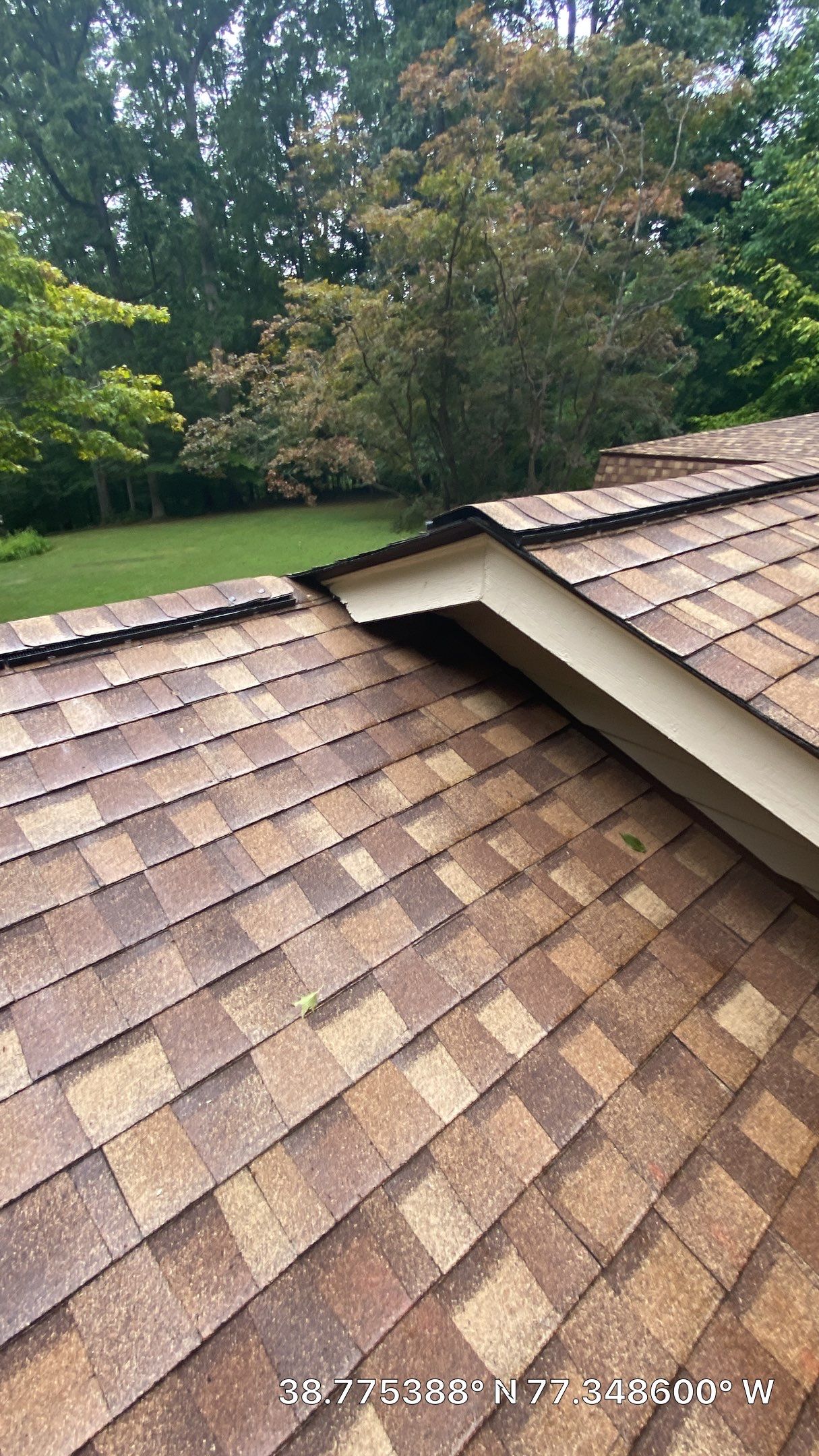 Fairfax Station: CertainTeed Landmark Pro Designer Shingles in Max Def Resawn Shake by RM Banning, Inc.