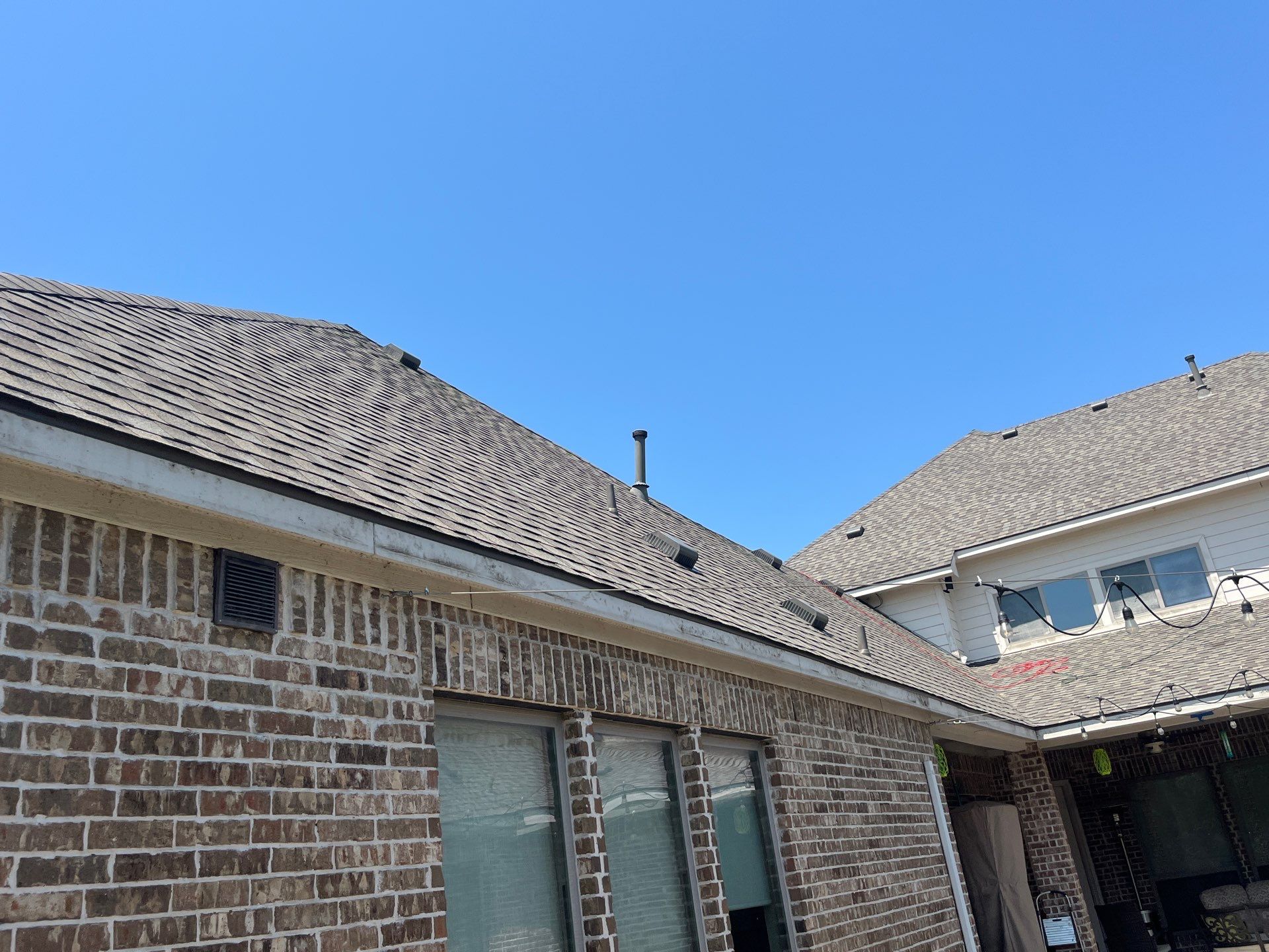 Pink Brick/WW Shingle by Tejas Roofworks + Restoration