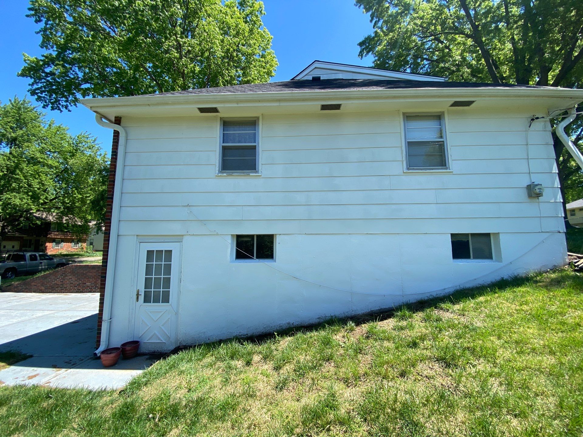 Siding Installation using White Market Square by EEC Windows, Siding & Roofing