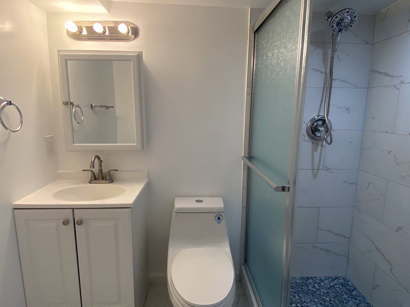 Full bathroom Installtion  by Jesus Master Handyman LLC 