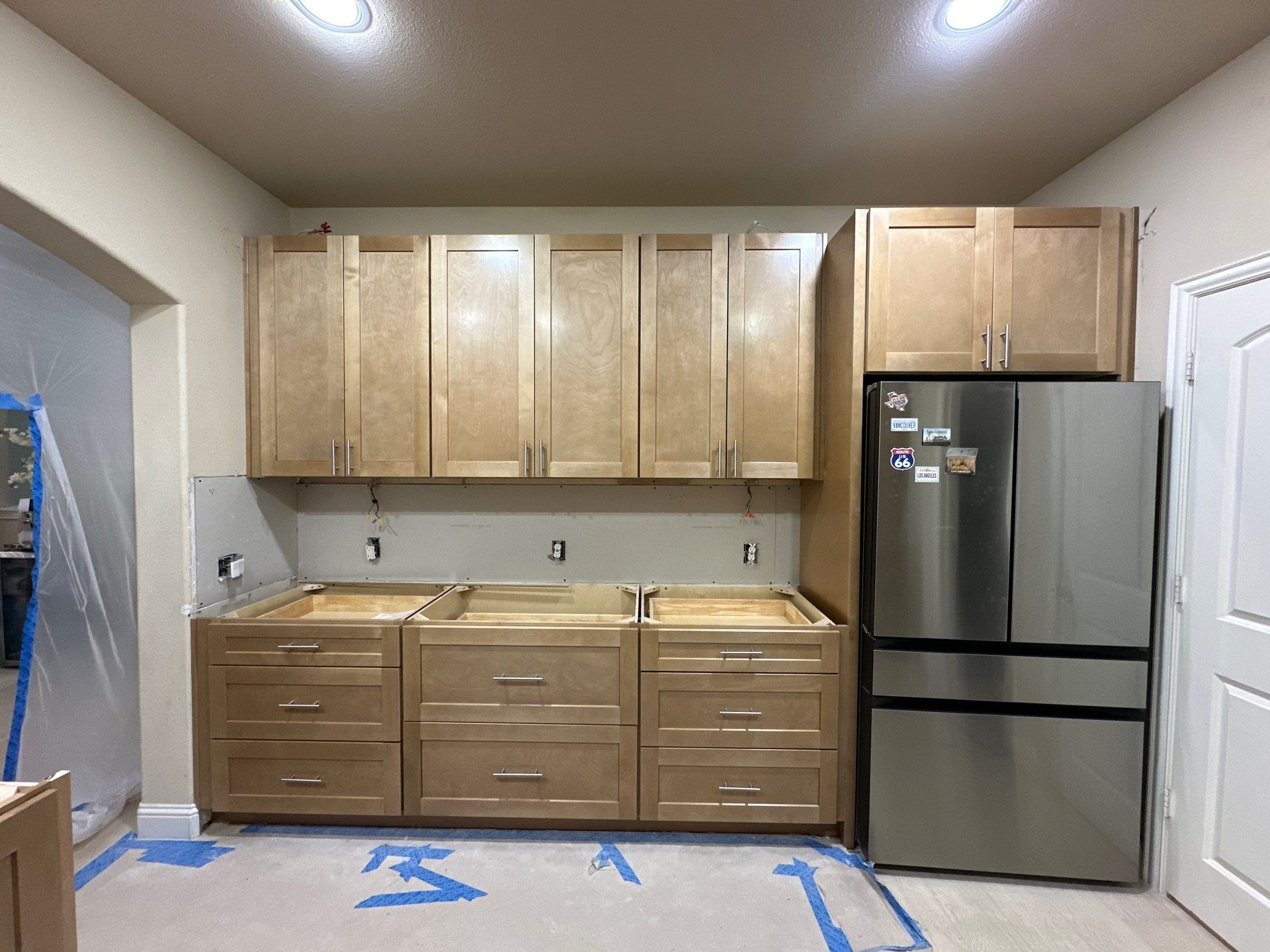 Layout-Loving Kitchen Refresh: Stunning Update in 14 Days Flat by Tibi Soli LLC