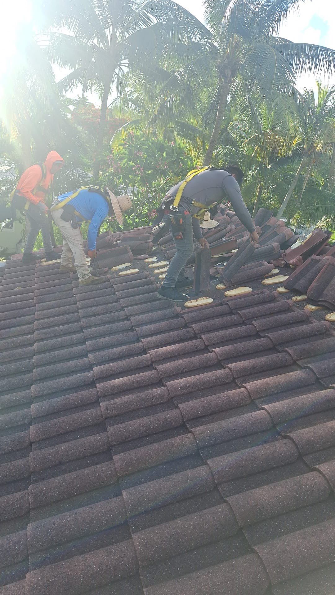 Tile Roof Repair in Hollywood ā Precision, Professionalism, and Quality Work by Aastro Roofing