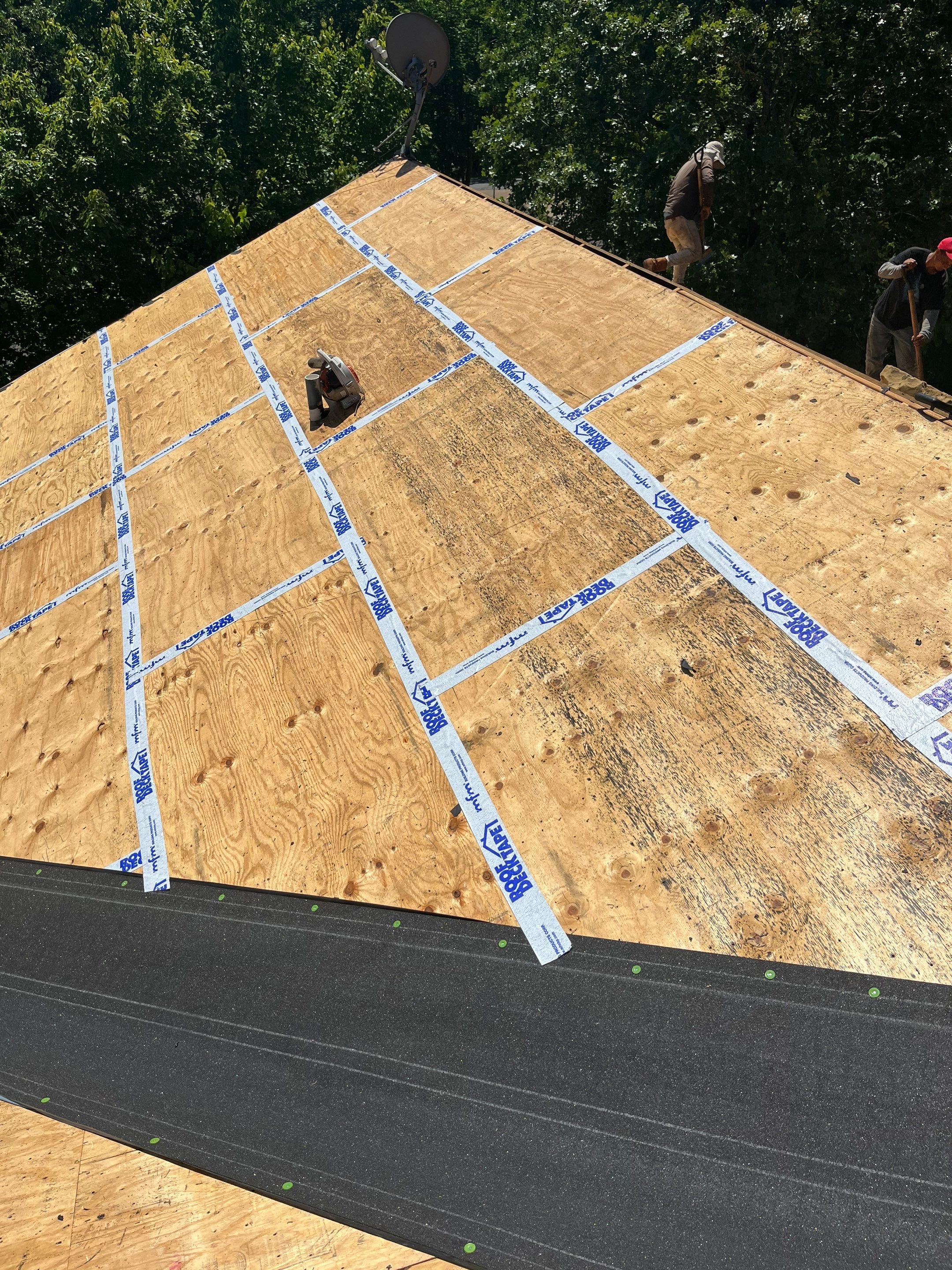 Architectural Shingle Roof Replacement and Skylight Installation in Hot Springs Village by Temple Roofing and Exteriors