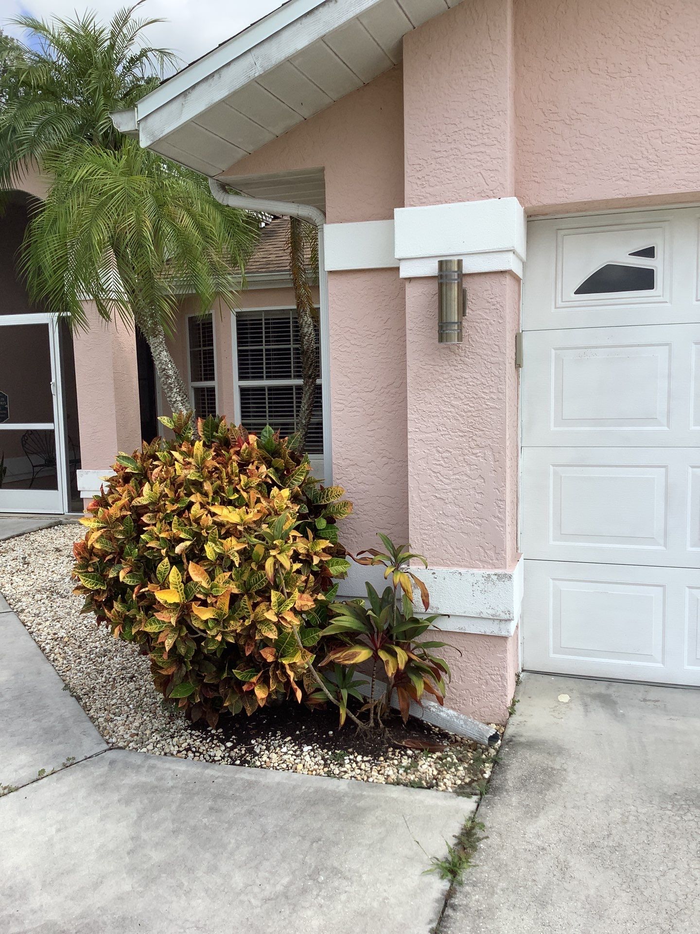 6-Inch Seamless Gutters for Superior Drainage in Fort Myers FL by Gutter Professors