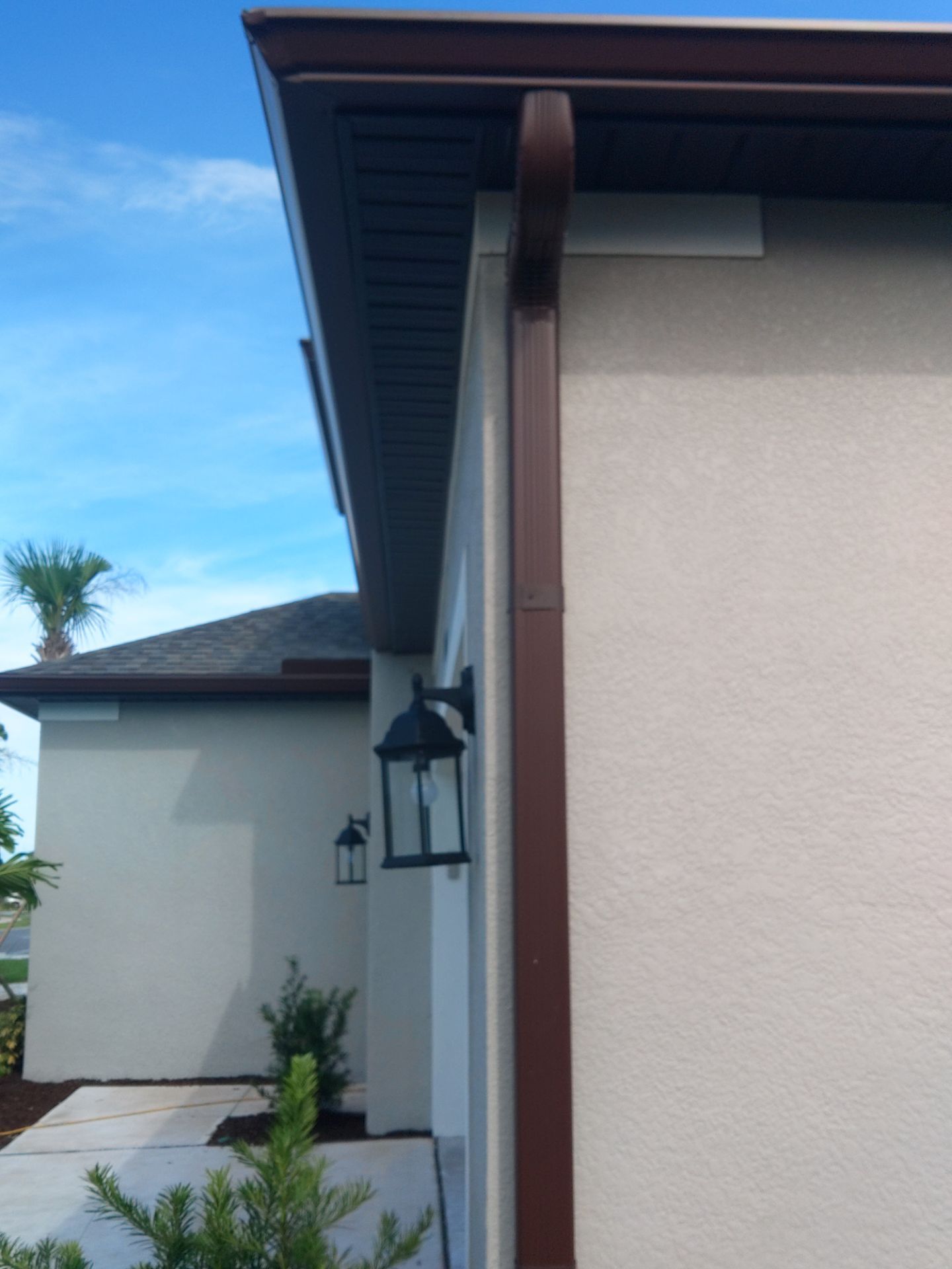Musket Brown Seamless Gutters using Musket Brown Seamless Gutters in Nokomis FL by Gutter Professors