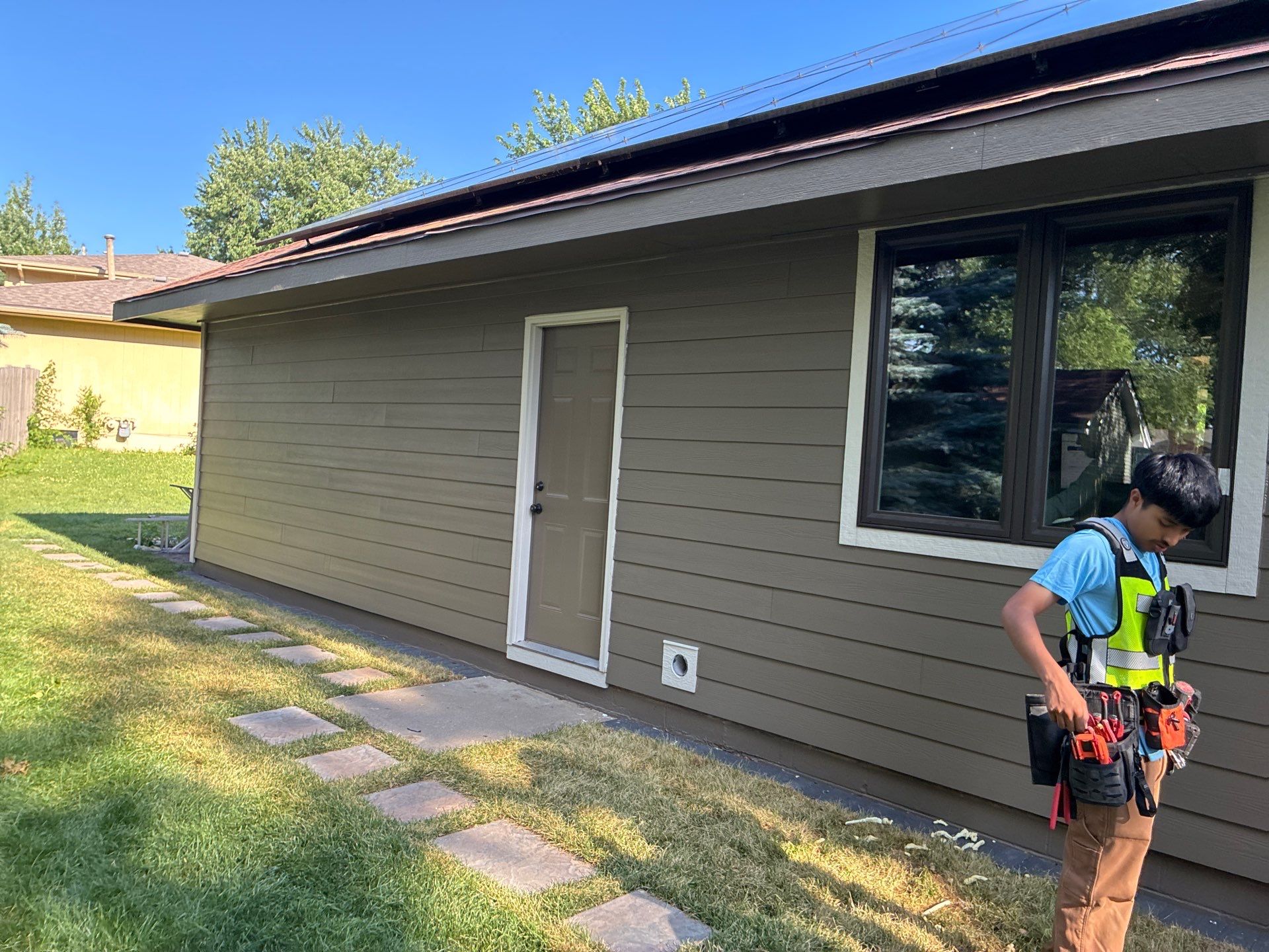 Bellevue Home Exterior Upgrade with James Hardie Siding and Windsor Windows by Carps Complete Exteriors