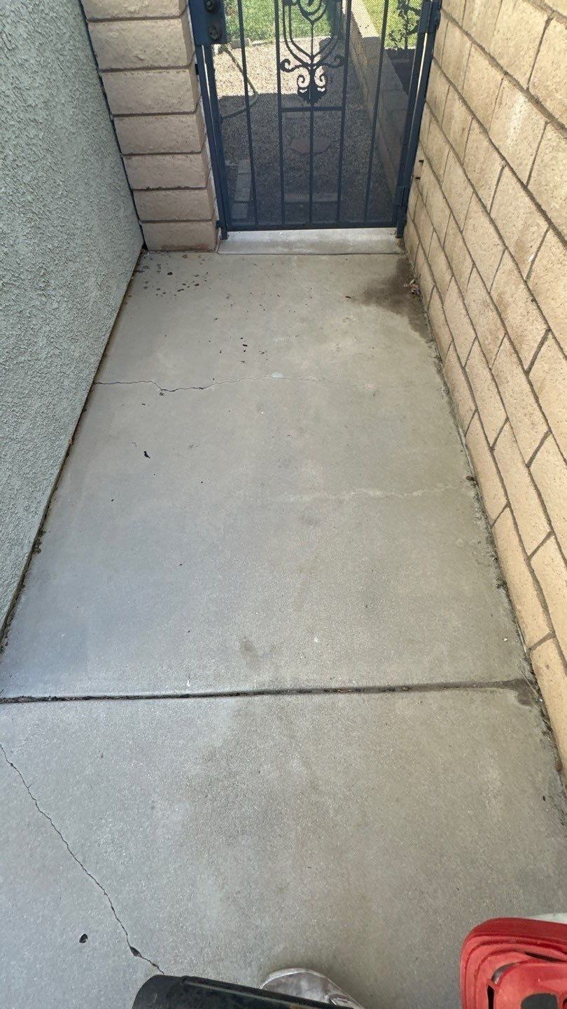 House washing, window cleaning, and screen repair by Property Cleaning Experts