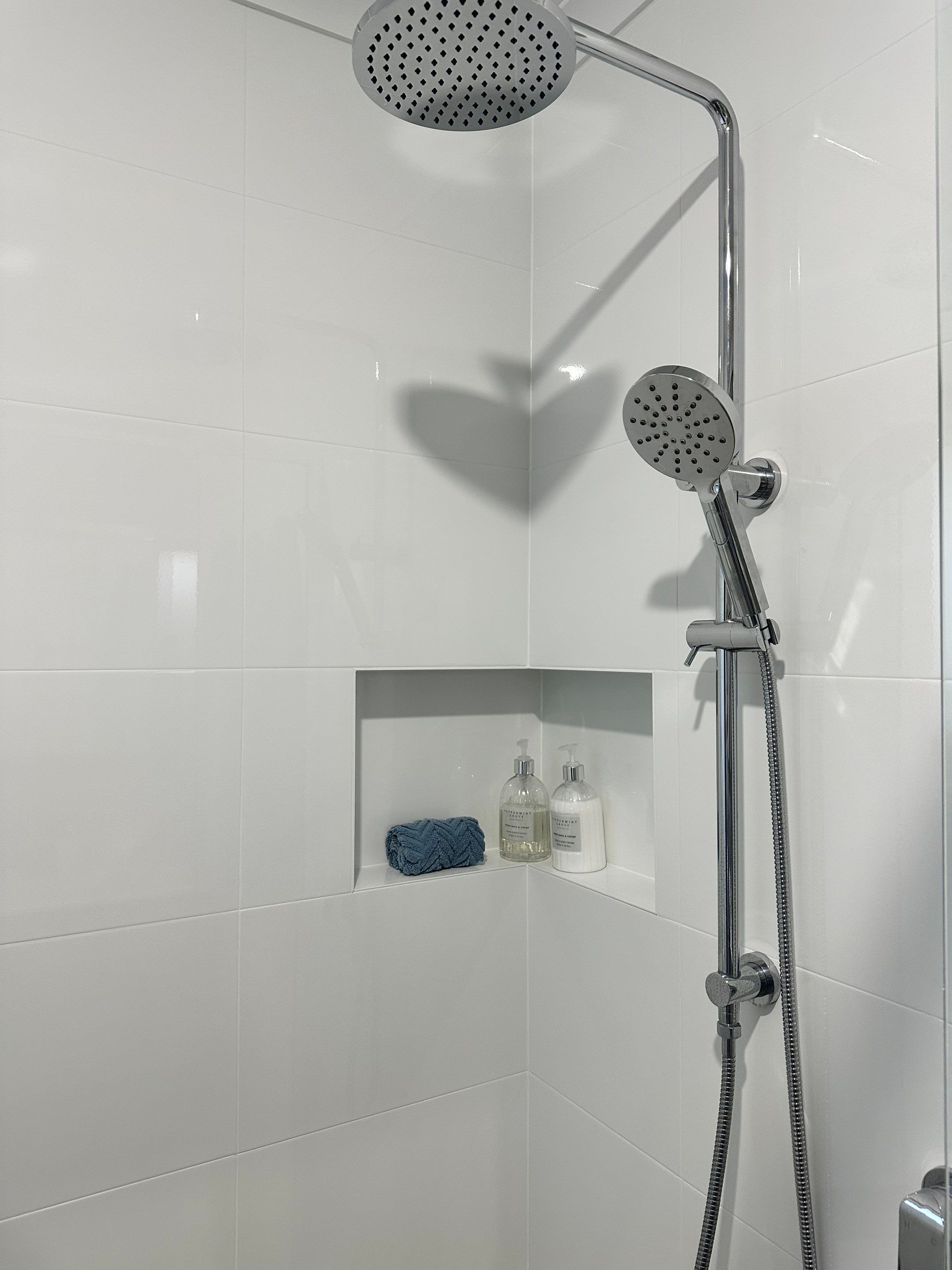 Main Bathroom, Ensuite, Toilet, Powder Room, and Laundry Renovation by Re-seal Bathrooms