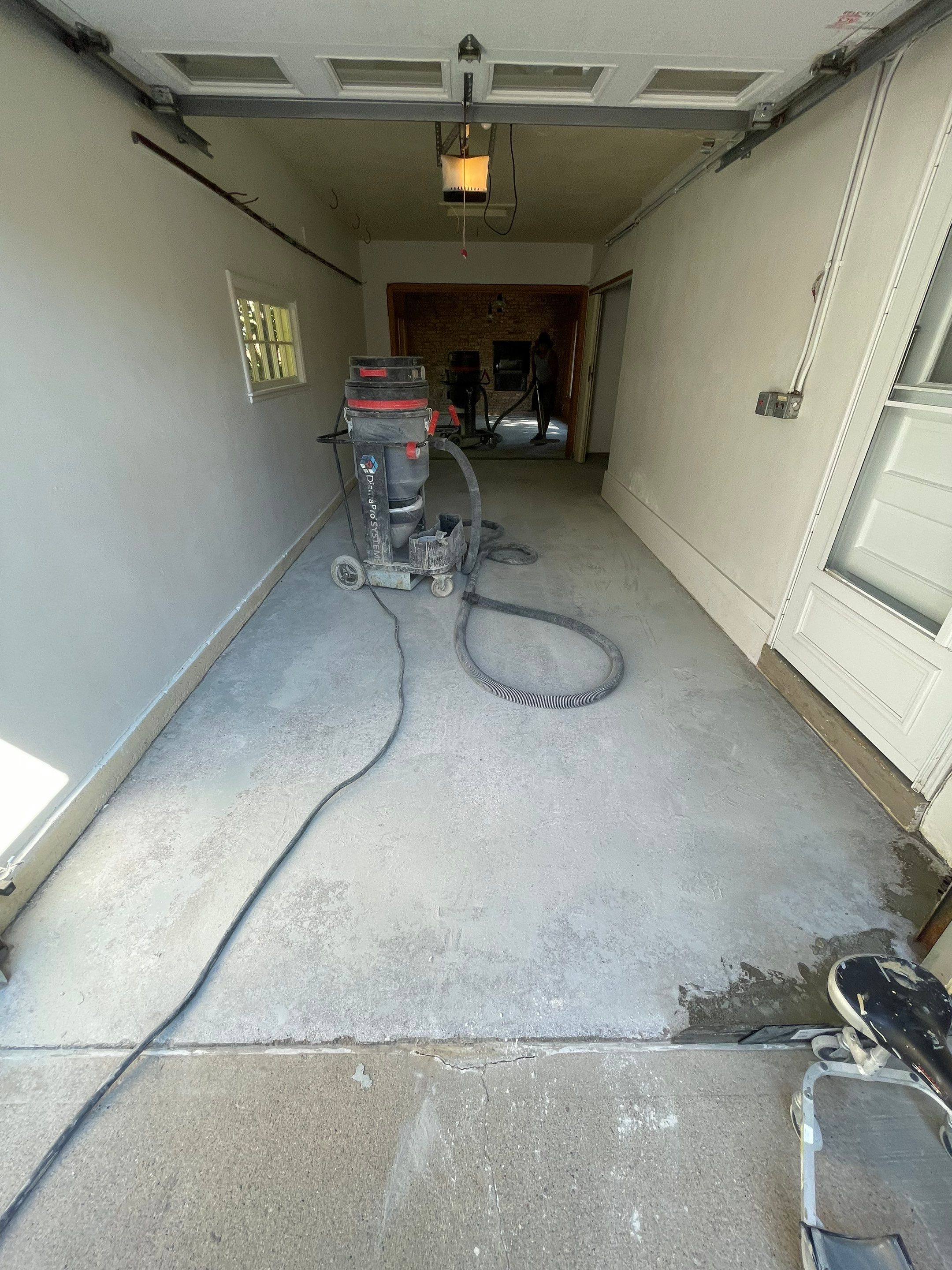 Sioux Falls Garage and Sunroom Concrete Coating with Coyote Flake by Select Painting, Coatings & Garage Cabinets