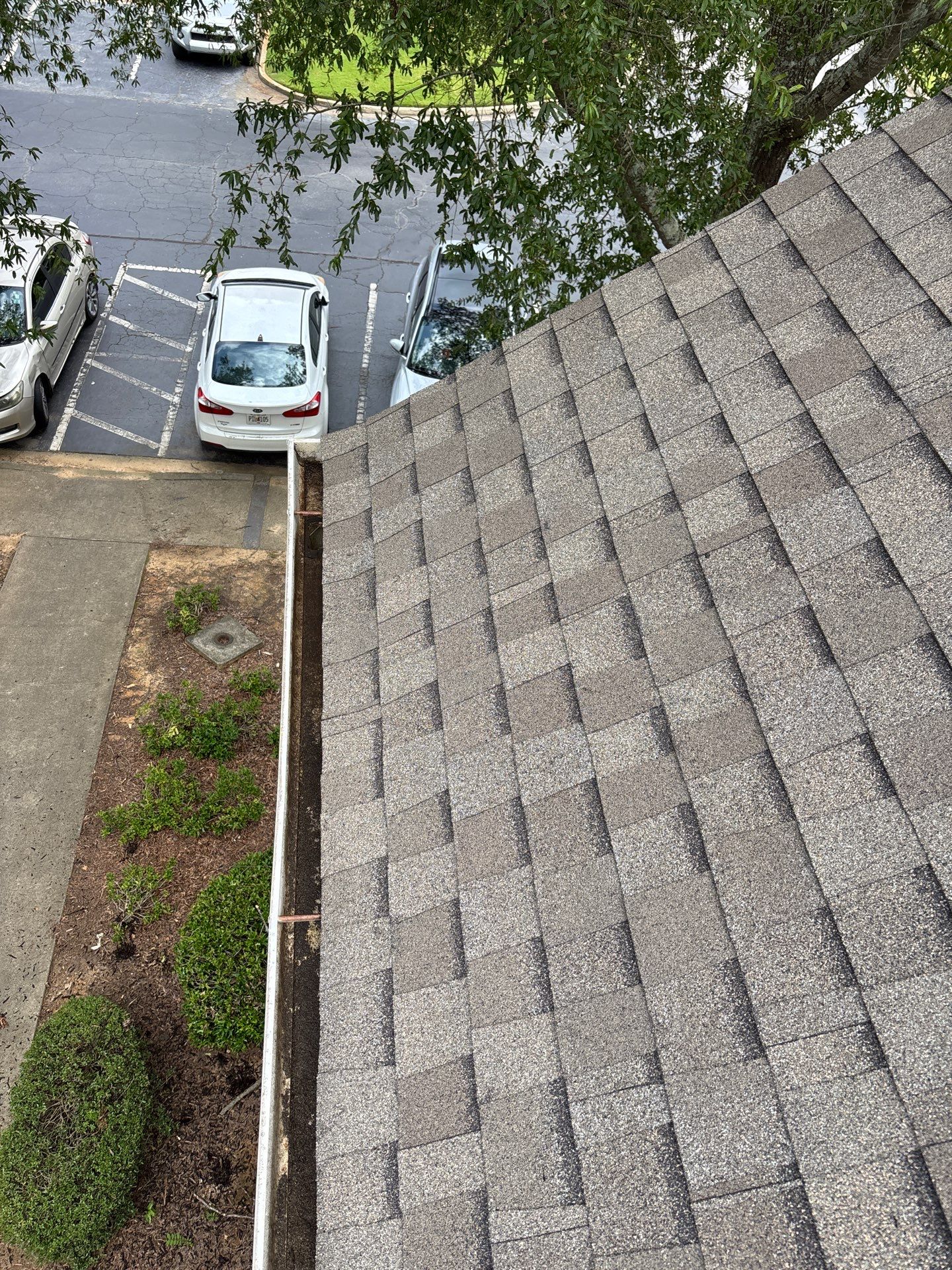 Commercial gutter cleaning Warner Robins & Perry, GA after photo with clean gutters