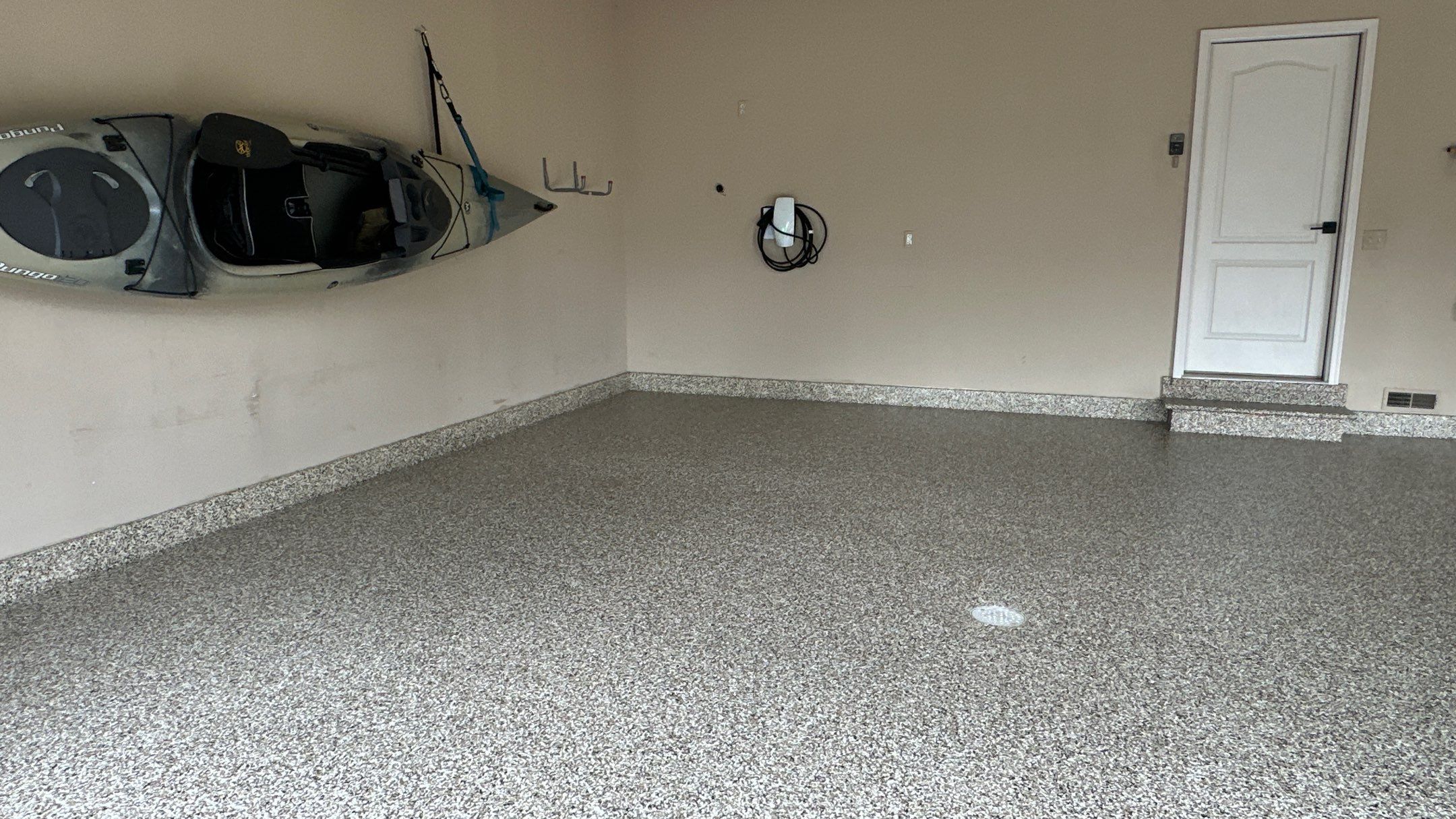 Jeff M. chose Riverbed flake for his beautiful new flake floor   by Banner Garage