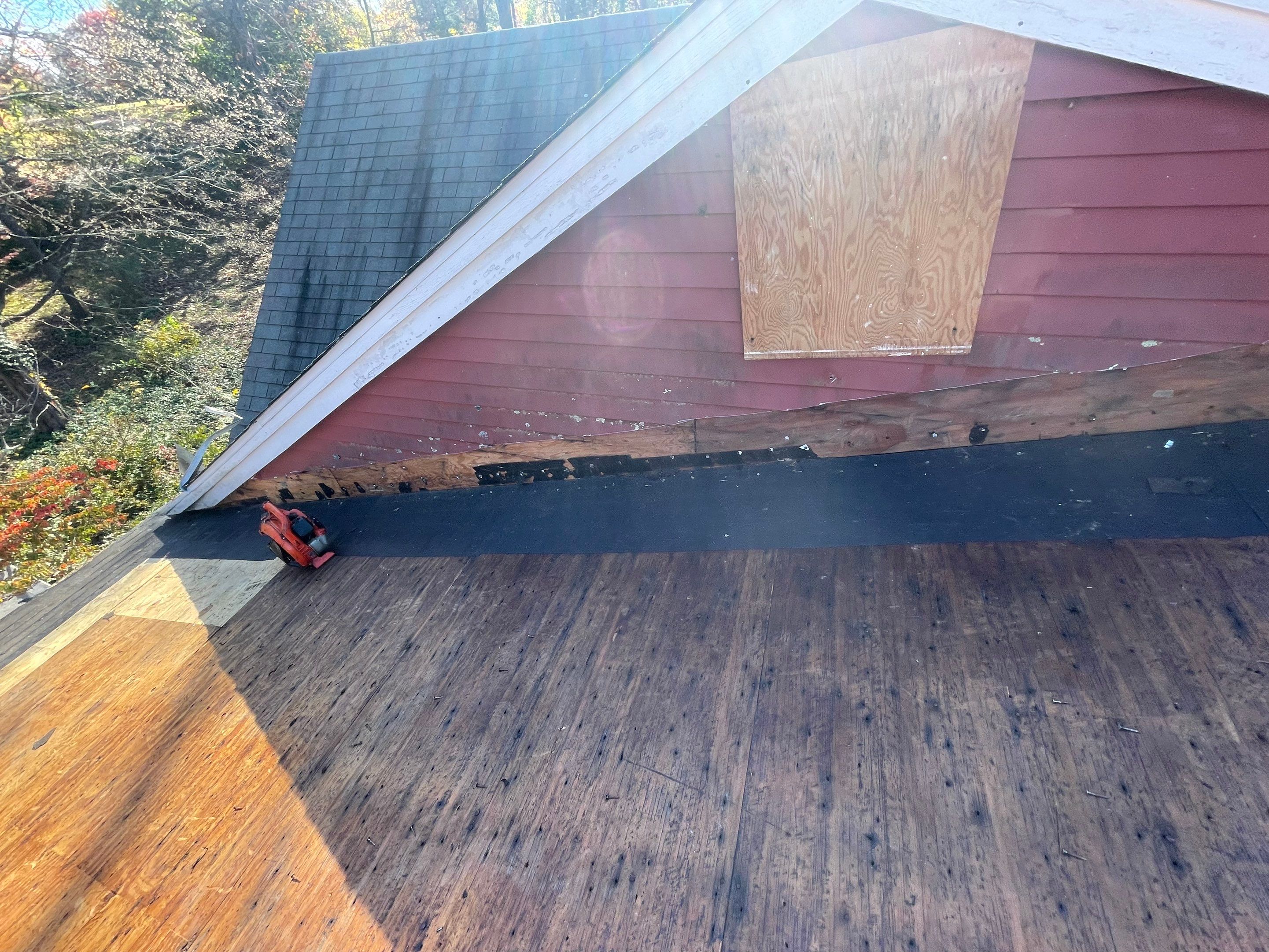 Residential Roofing Installation using Owens Corning TruDefinition Duration AR - Estate Gray & White Double 4 Siding by A Plus Exterior