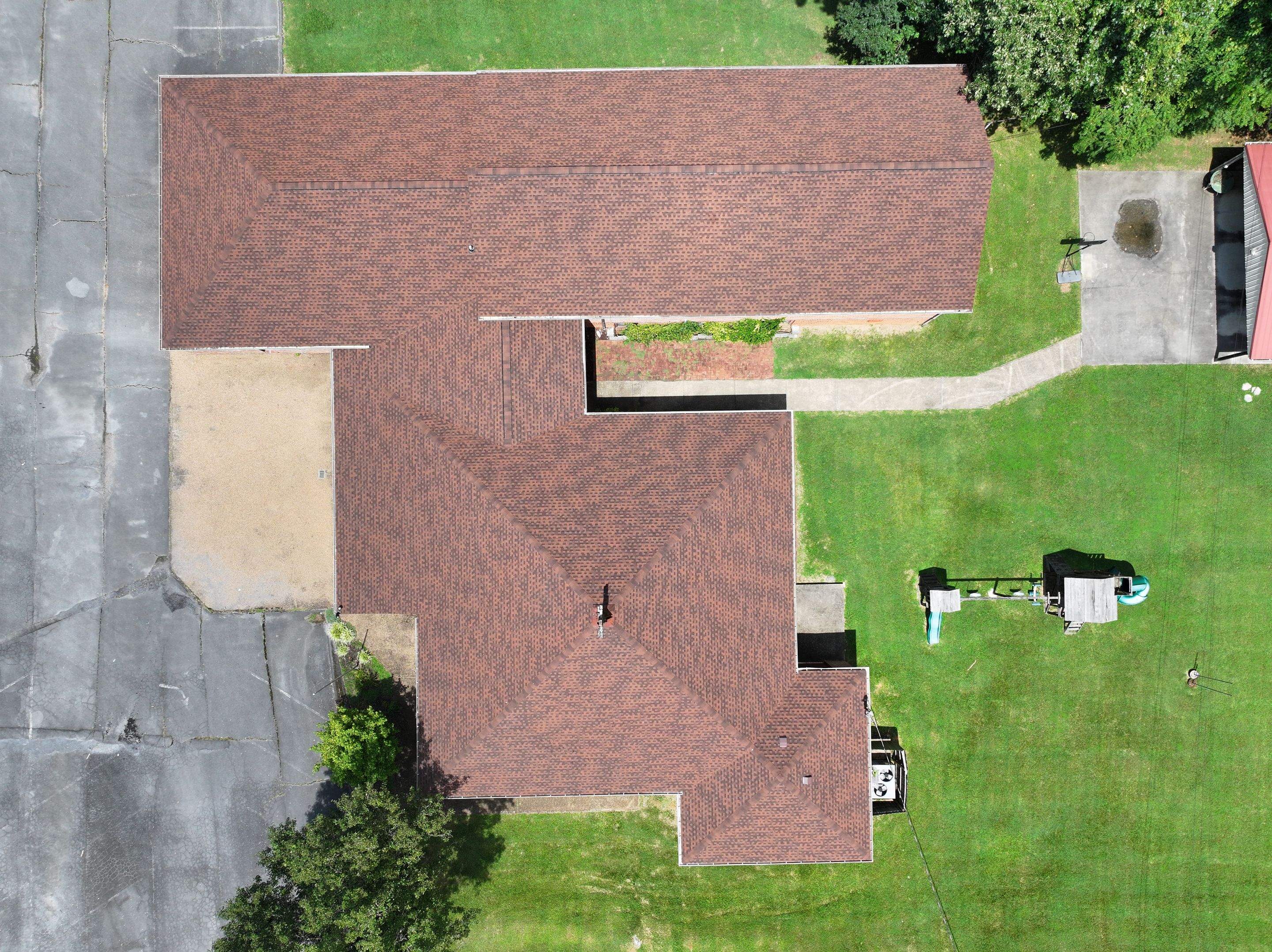 5825 Fort Henry Drive • Kingsport, TN 37663 by Omnia Roofing