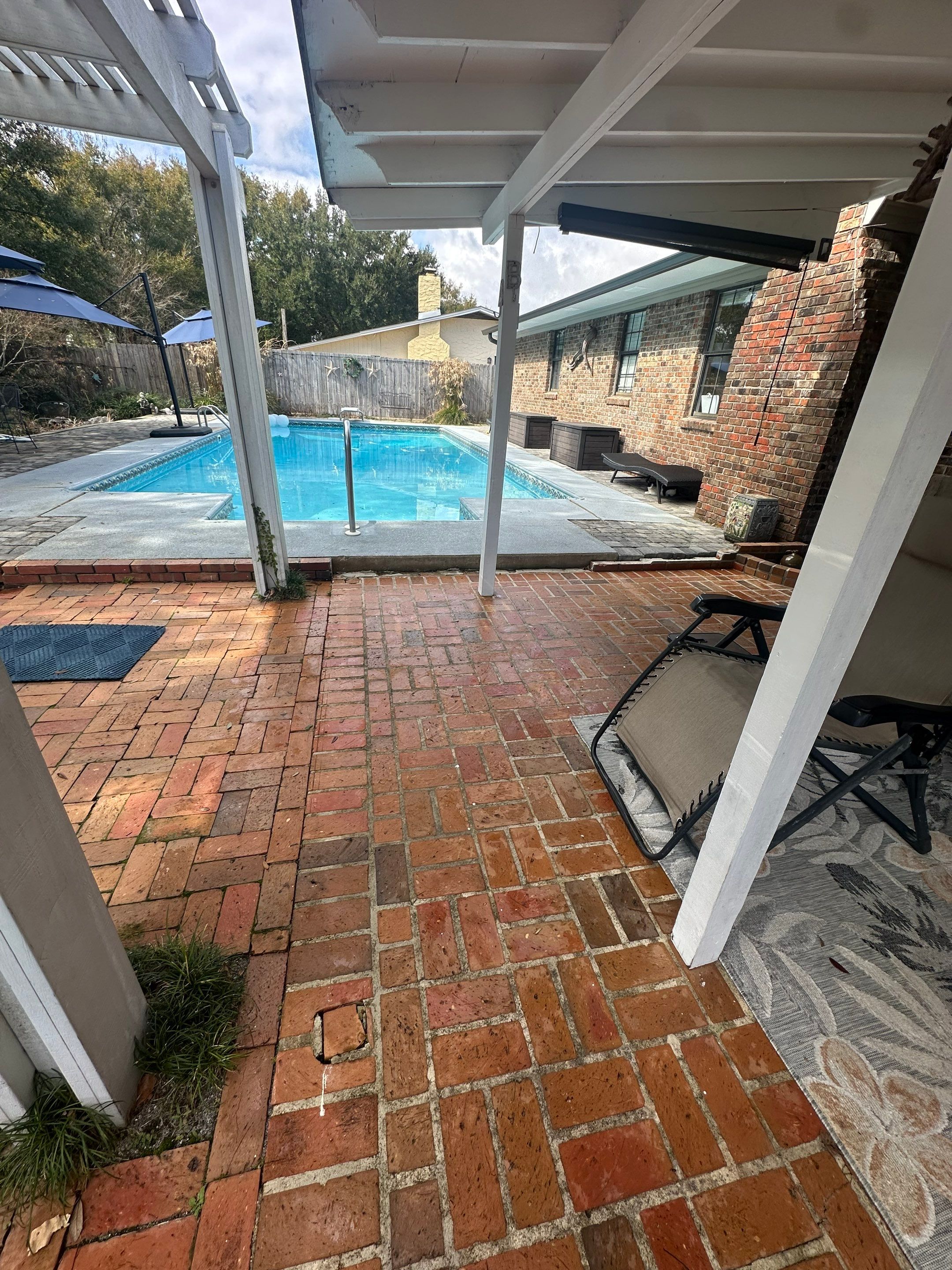 Pensacola Screen Room with Vinyl Slliders by Titan Sunrooms
