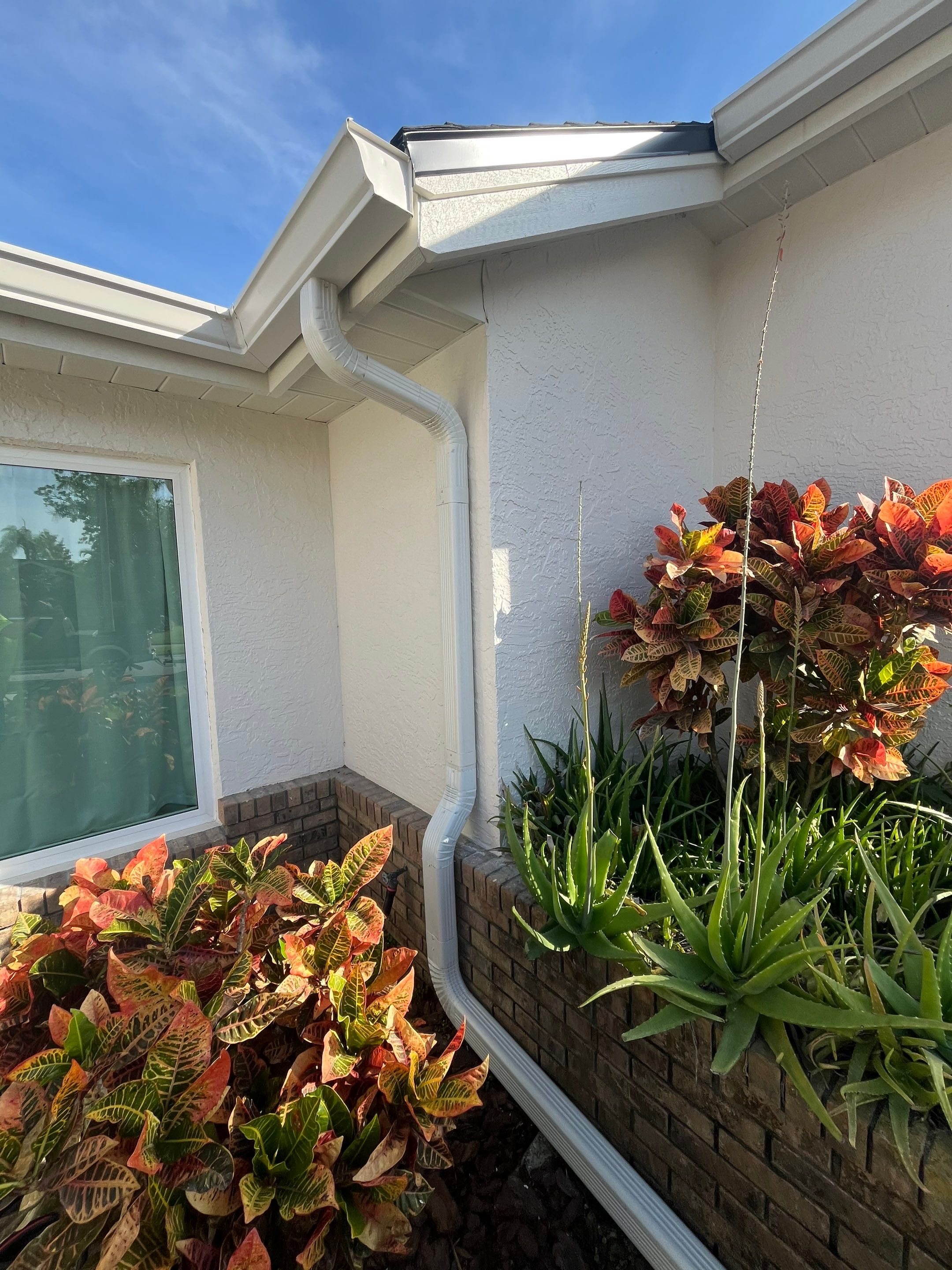 6 Inch Seamless Gutters using K-Style Seamless Gutters in Palm Harbor FL by Gutter Professors