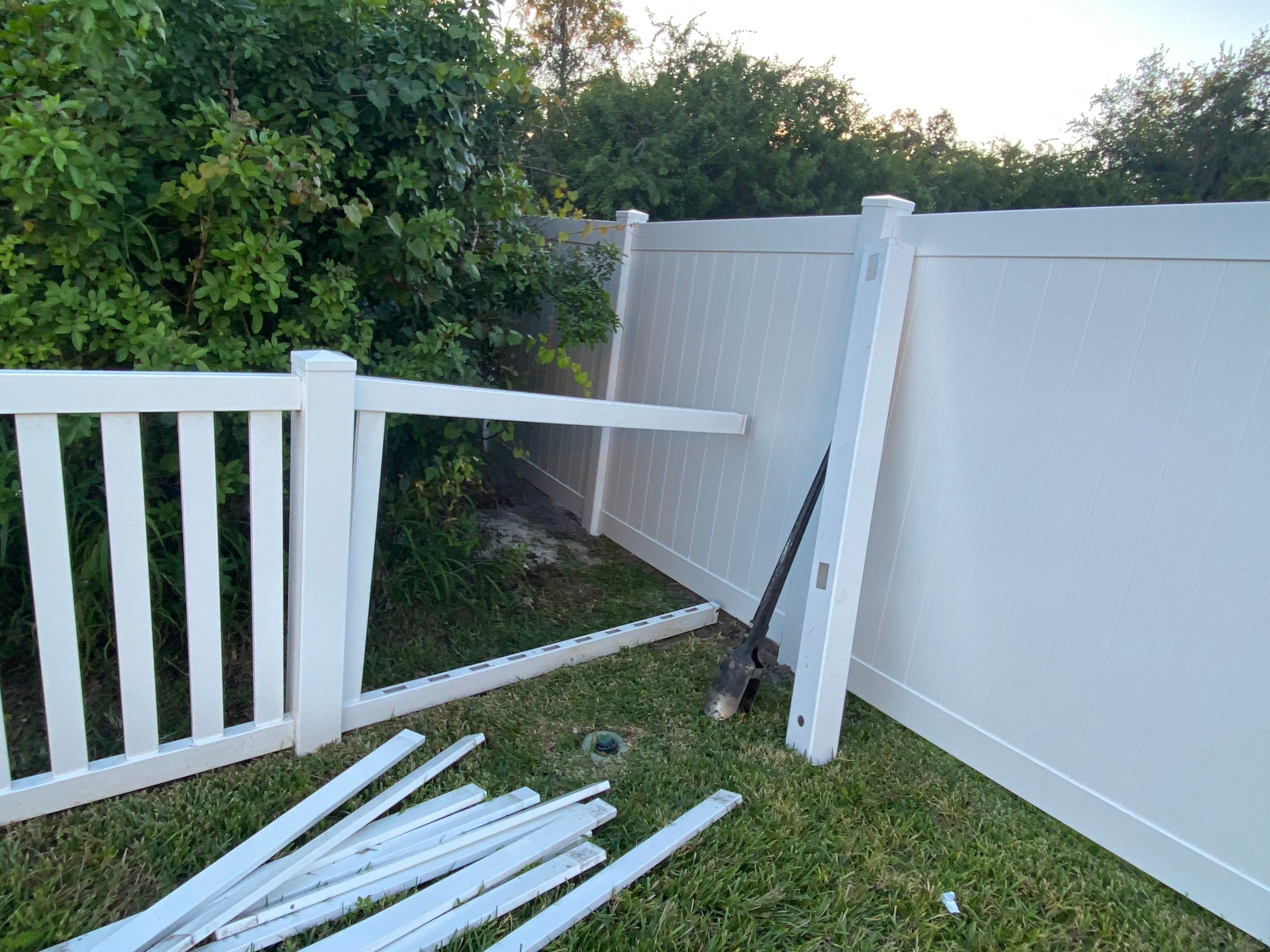 Ruskin, FL 6 ft. Tall White Vinyl Privacy with 4 ft. Picket Fence by Asap fence and gates, LLC