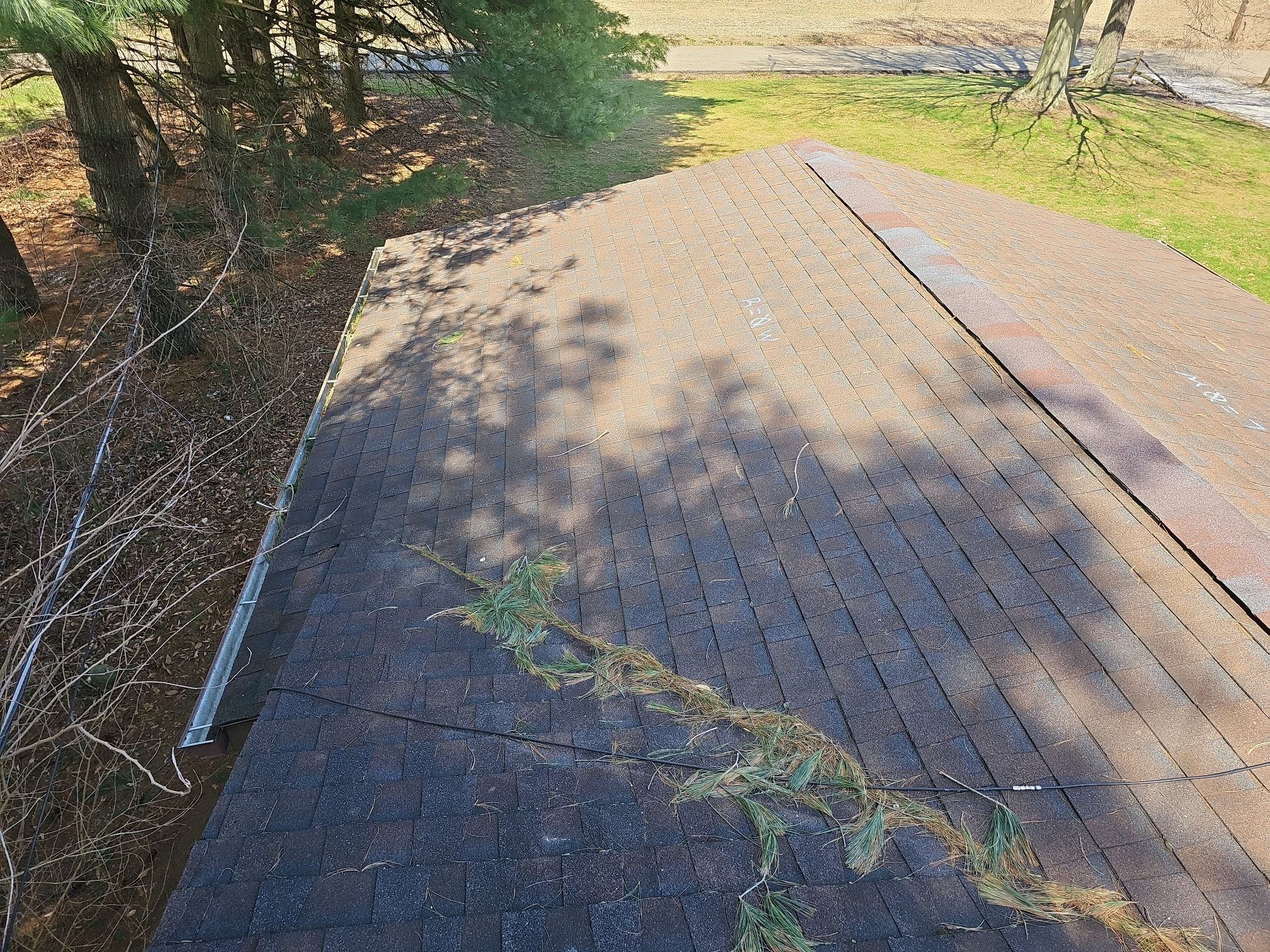 ATLAS PINNACLE COLOR: HEATHERBLEND by Eagle Eye Roofing