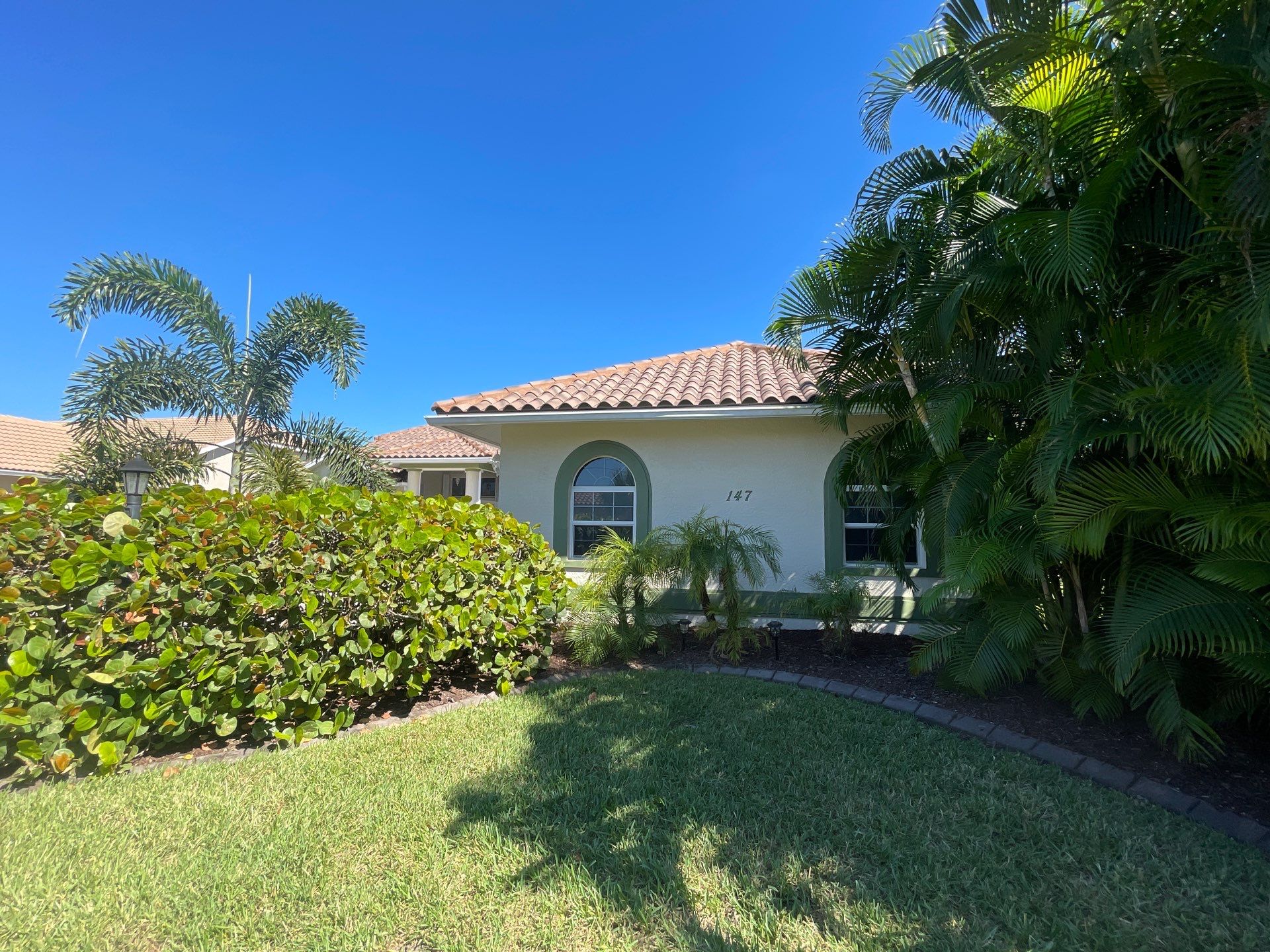 Modern 7 inch K-Style Gutters in Fort Myers FL by Gutter Professors