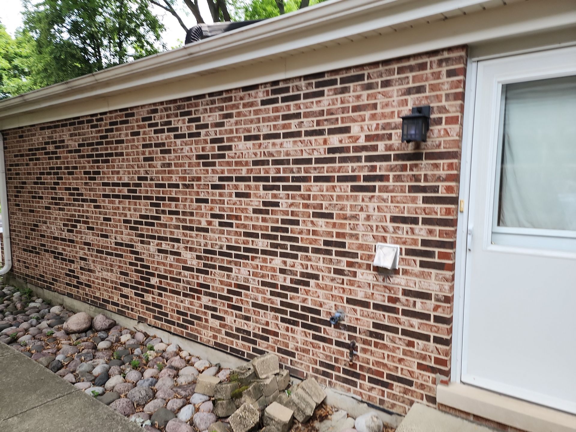 Palatine house wash and concrete power washing by Northern Power Washing LLC.