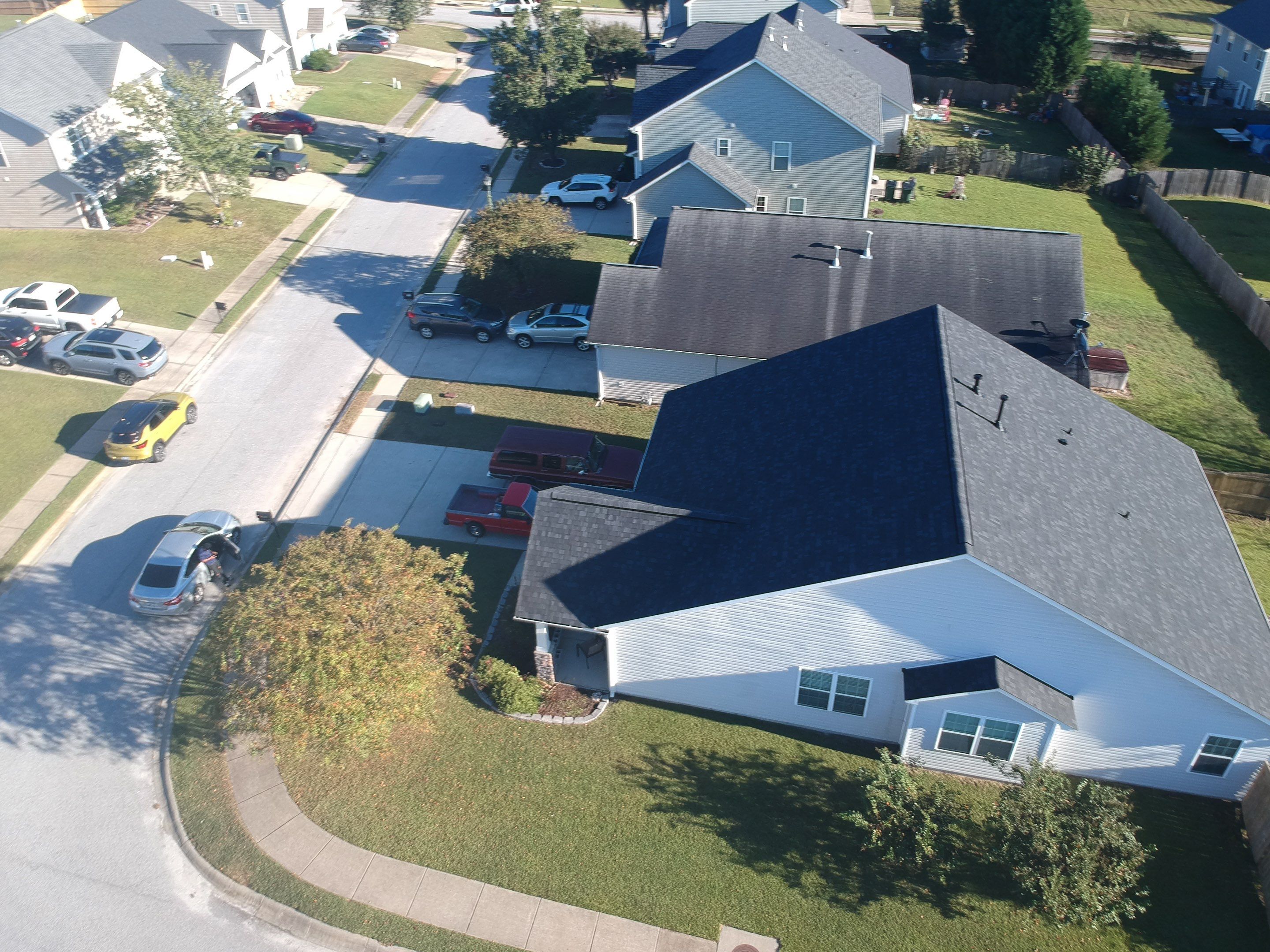 United Roofing LLC featured photo.