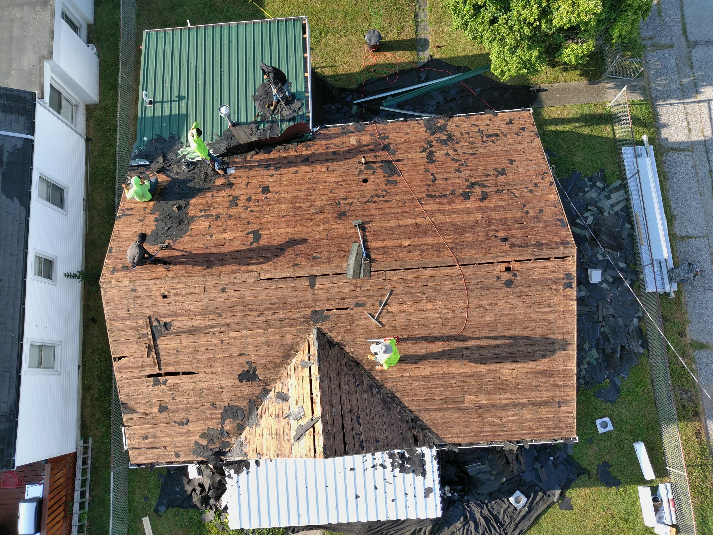Charleston WV Lifetime Metal Roof Installation – Durable, Energy-Efficient Roofing System by Mr. Roofer