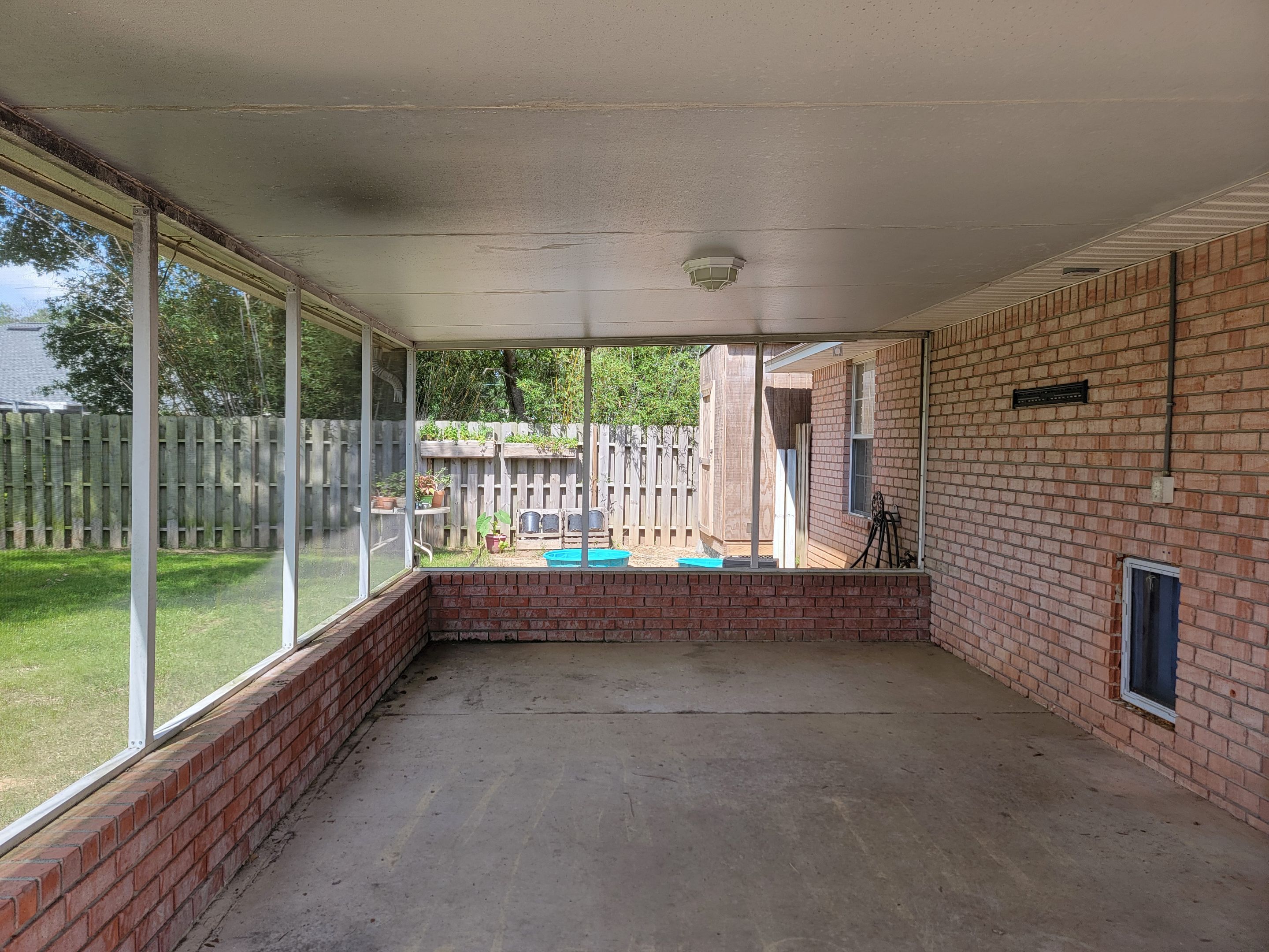 Screen Room in Milton w/Brick Kneewall by Titan Sunrooms