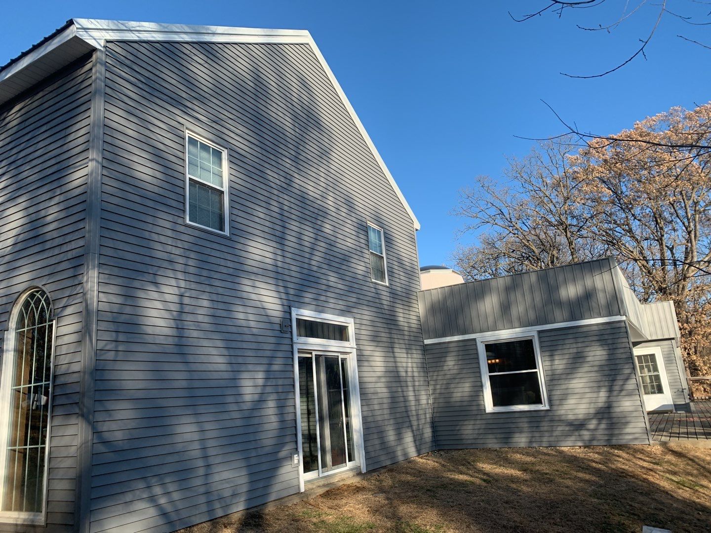 Contemporary house Siding Installation using Mastic Premium Vinyl siding  by EEC  Windows, Siding & Roofing 