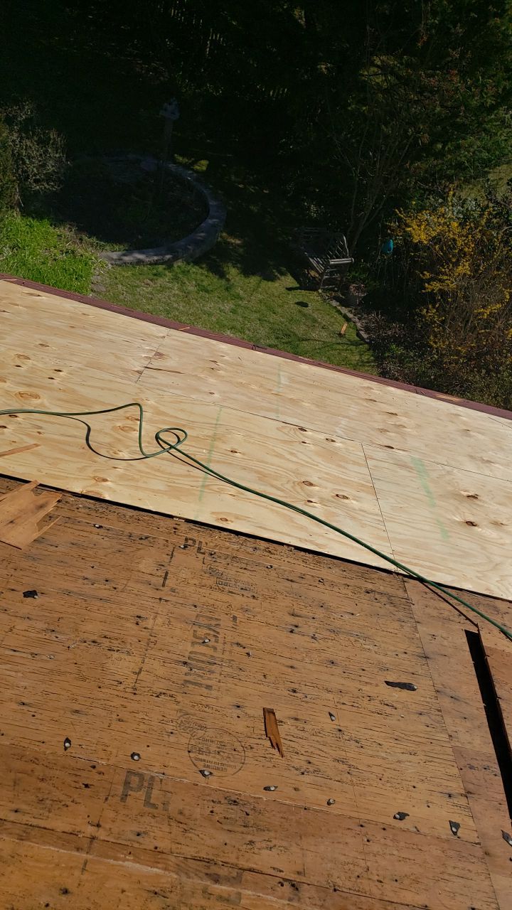 McLean: CertainTeed Landmark Designer Shingles in Charcoal Black by RM Banning, Inc.