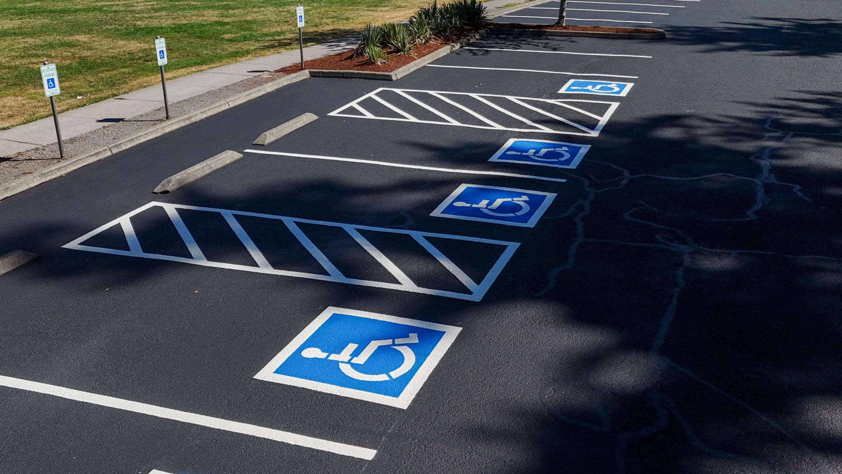 Sealcoating & Asphalt Patch Repairs | Everett  by Jireh Asphalt & Concrete Inc 