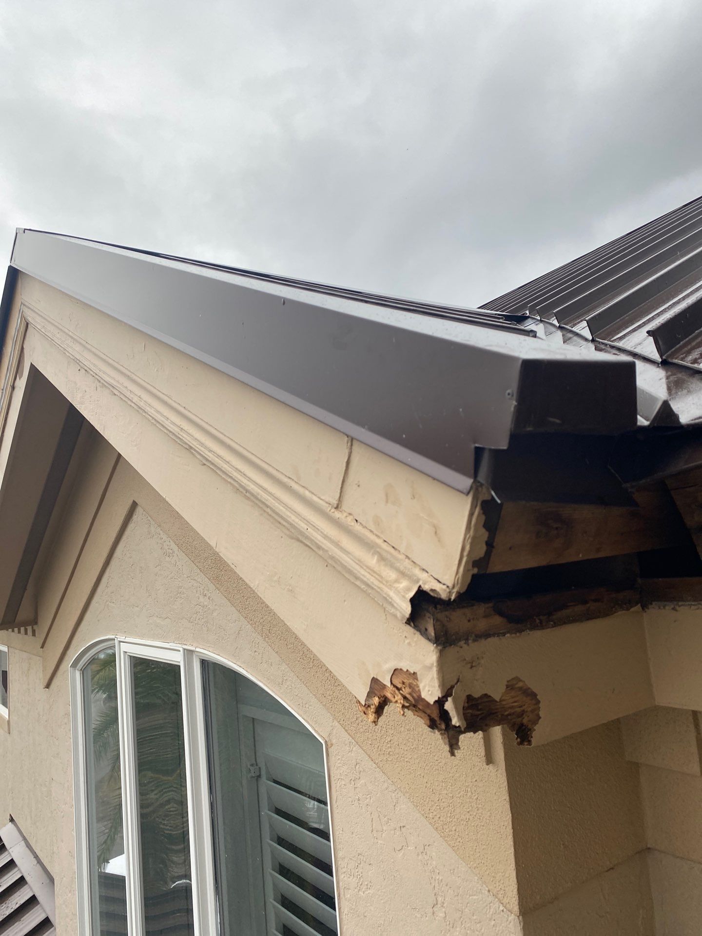 Seamless Gutters in Sarasota FL by Gutter Professors