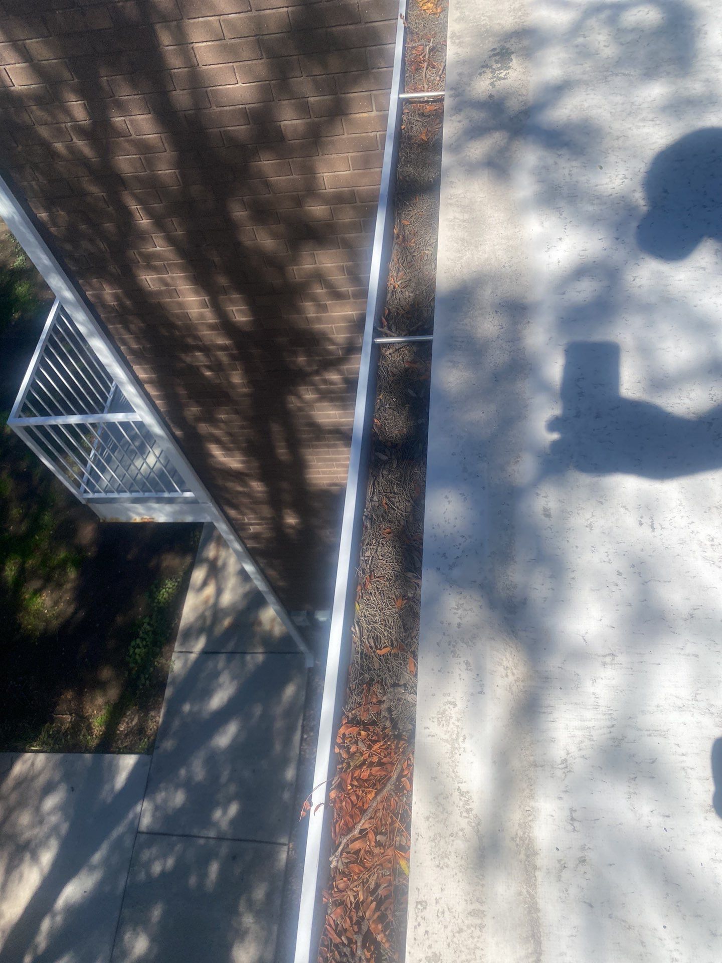 Commercial gutter cleaning Georgia before photo with filled gutters